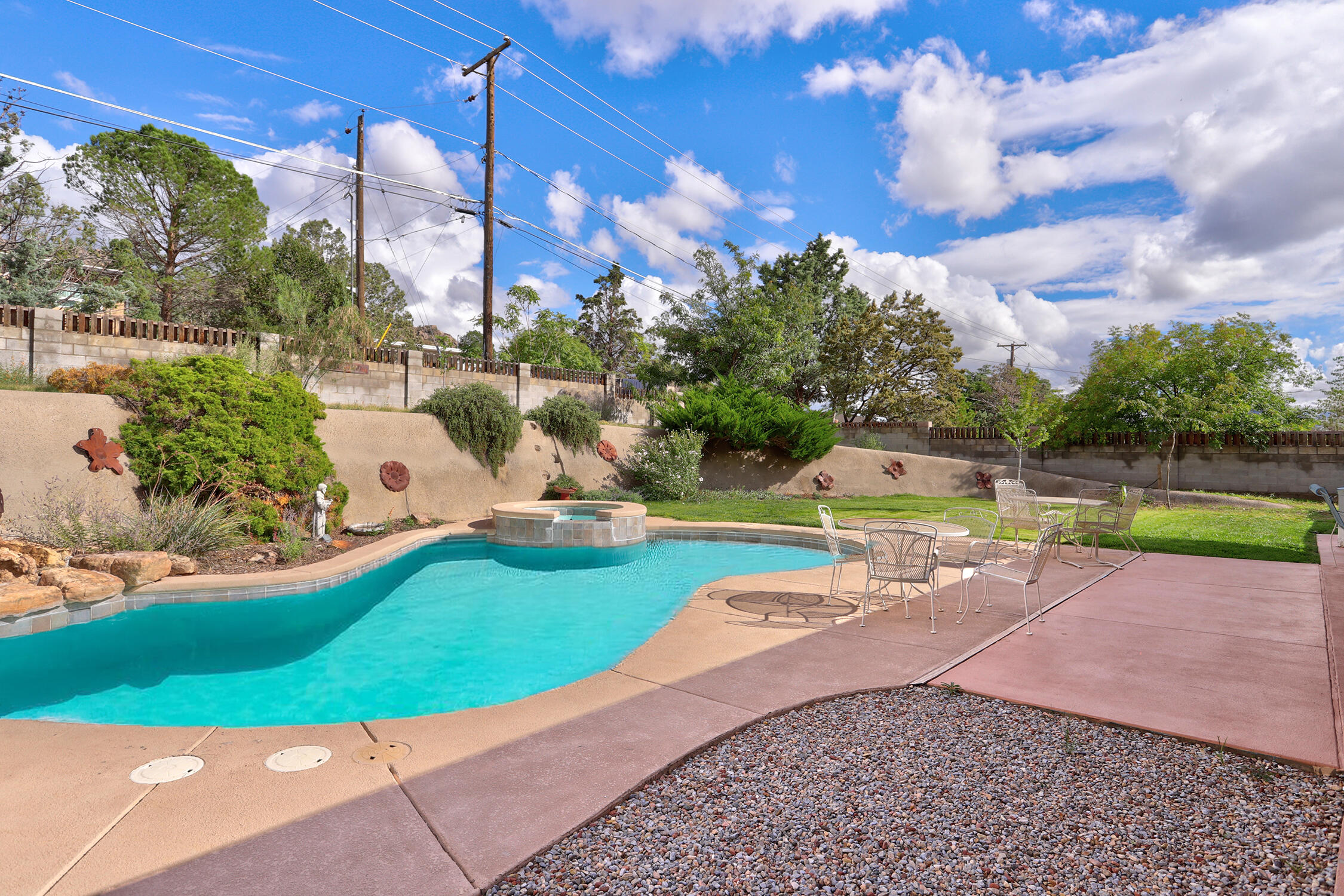 Photo 16 — 528 Turner Drive NE