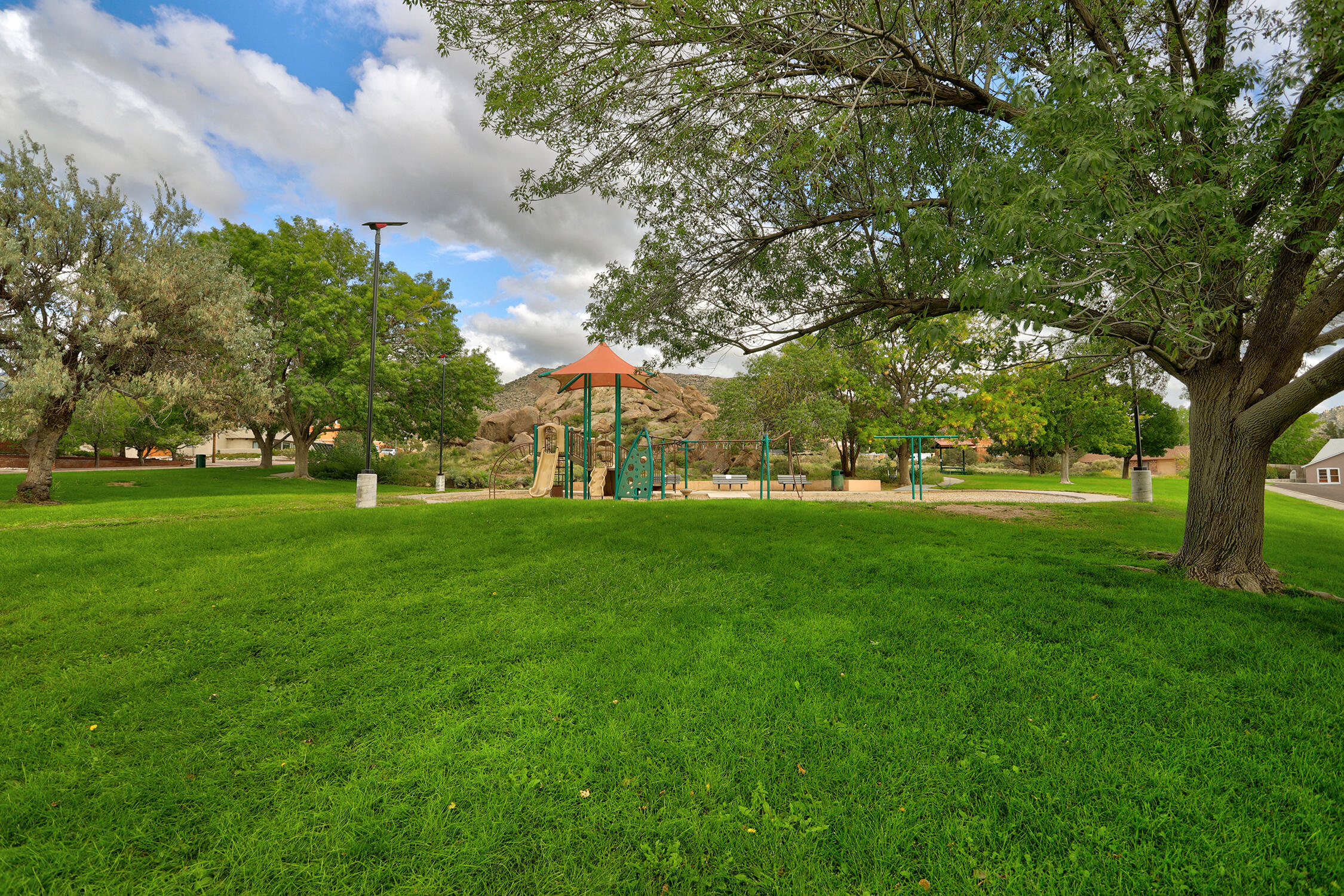 Photo 14 — 528 Turner Drive NE