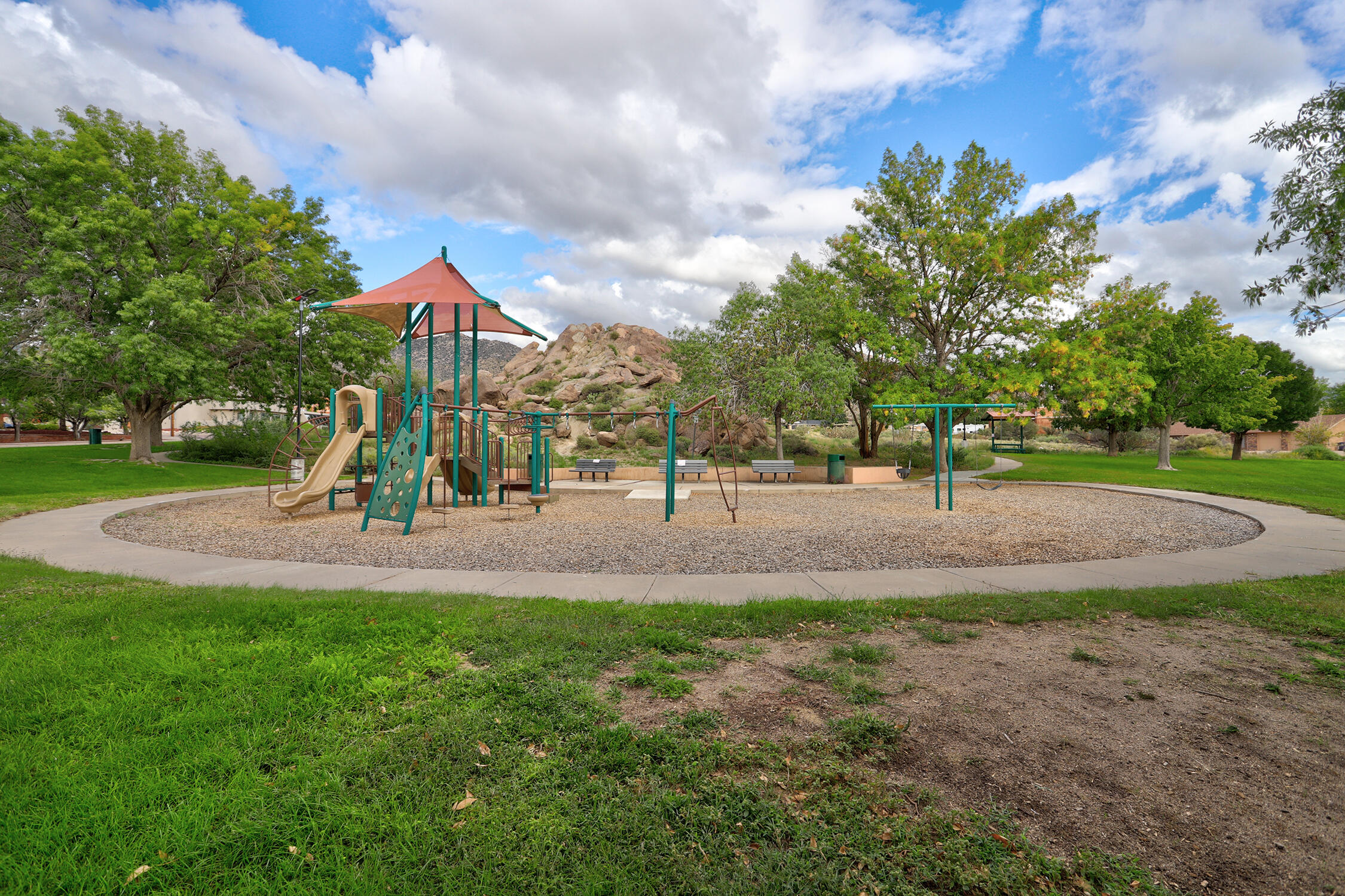 Photo 13 — 528 Turner Drive NE
