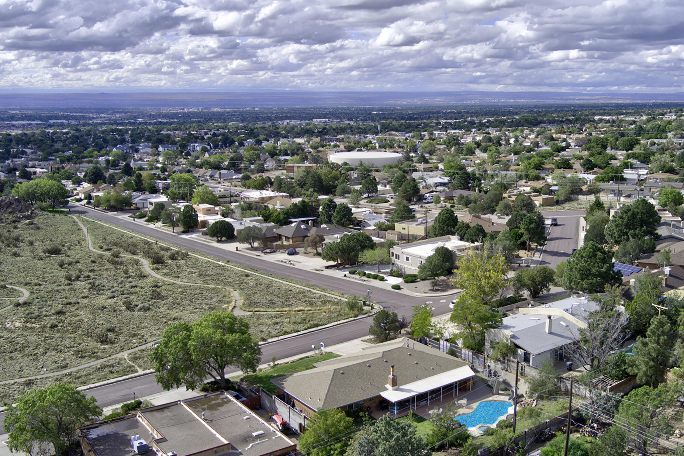 Photo 9 — 528 Turner Drive NE