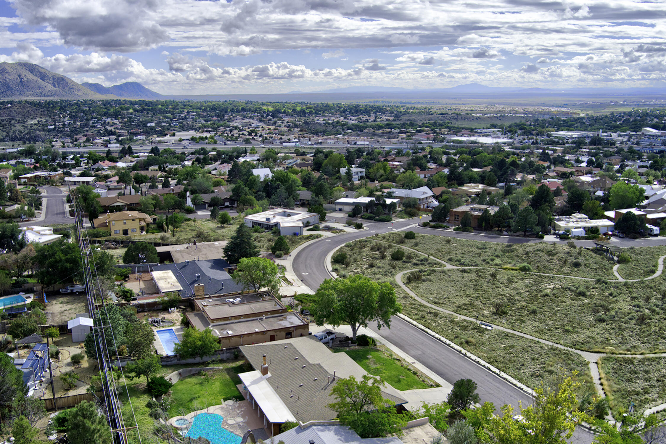 Photo 7 — 528 Turner Drive NE