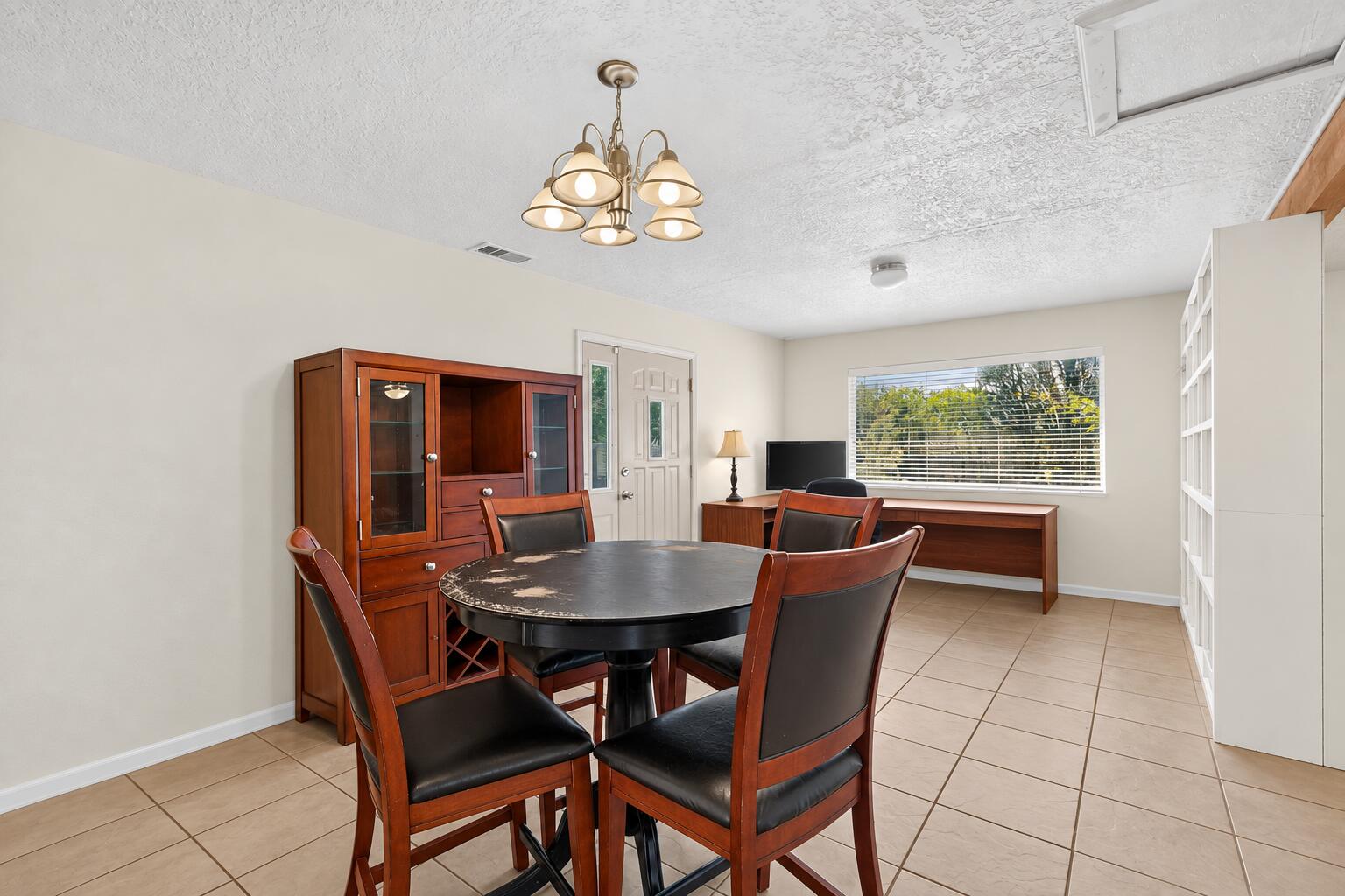 Photo 19 — 1207 Drake Street
