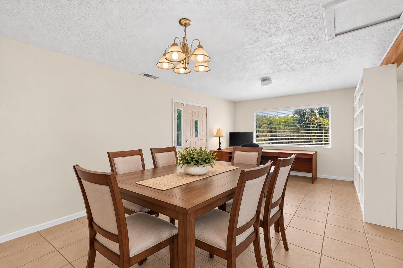 Photo 18 — 1207 Drake Street