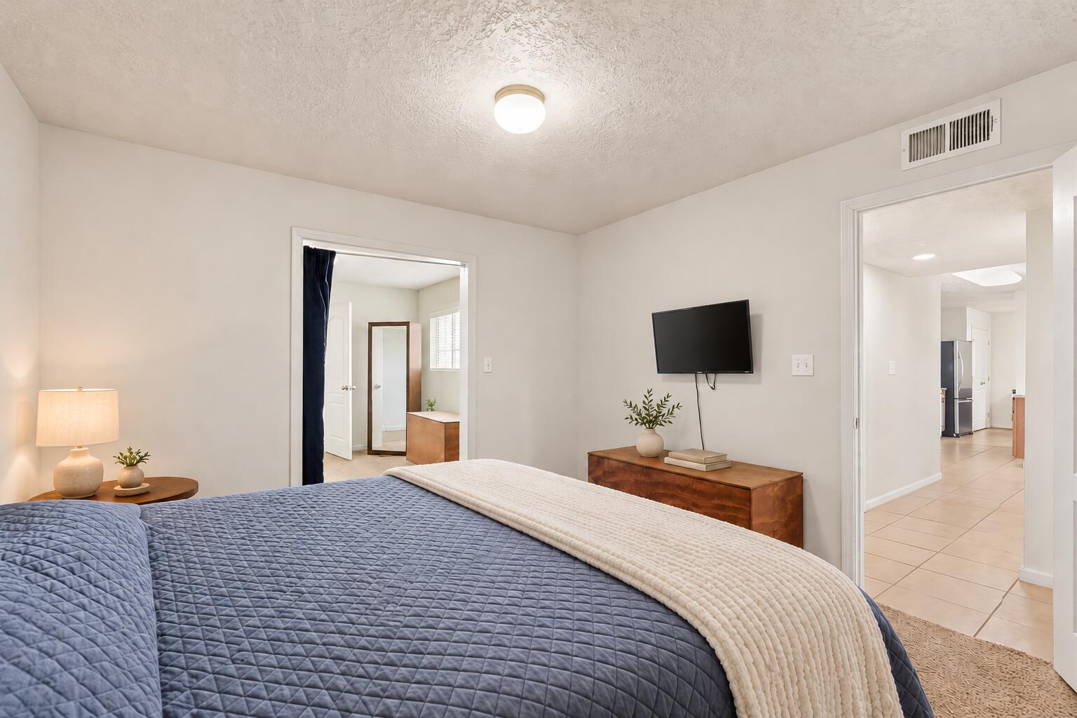 Photo 16 — 1207 Drake Street