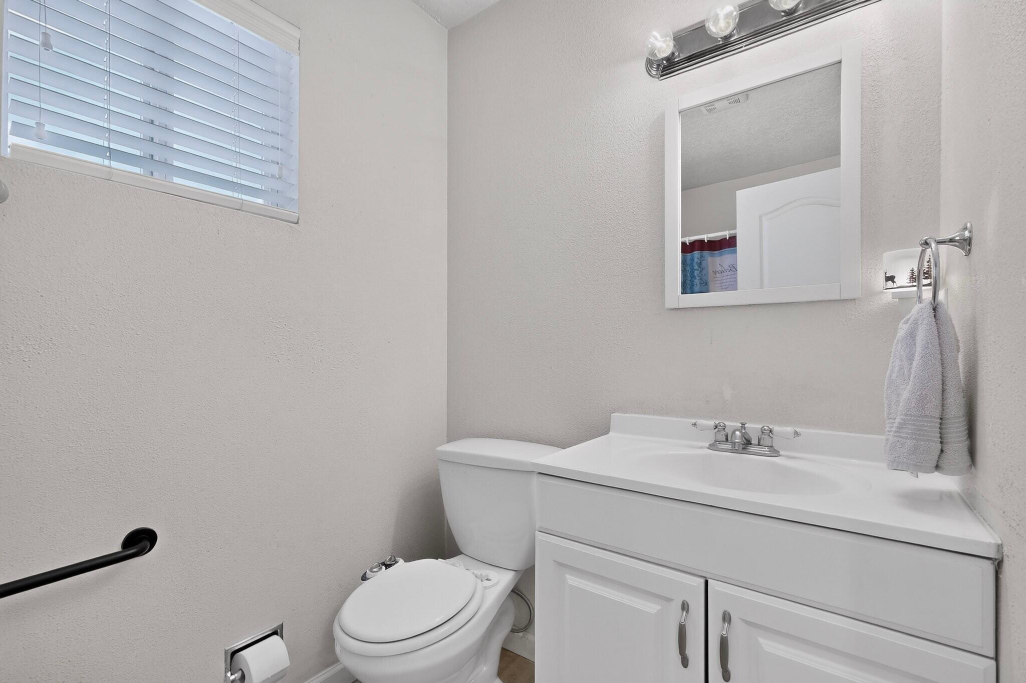 Photo 12 — 1207 Drake Street