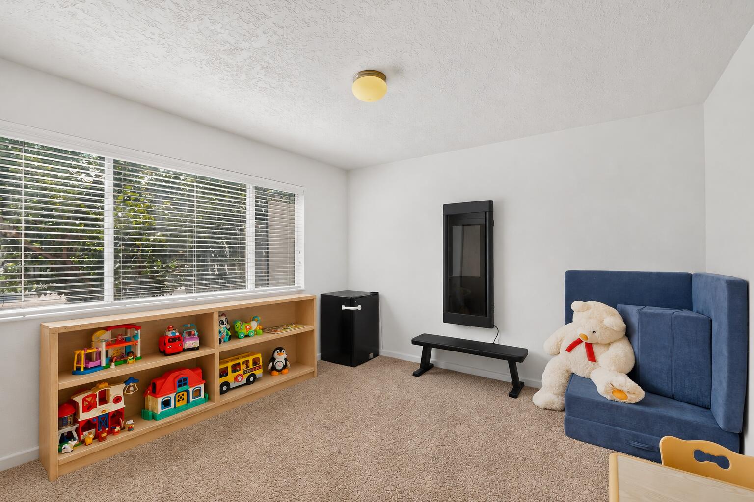 Photo 11 — 1207 Drake Street