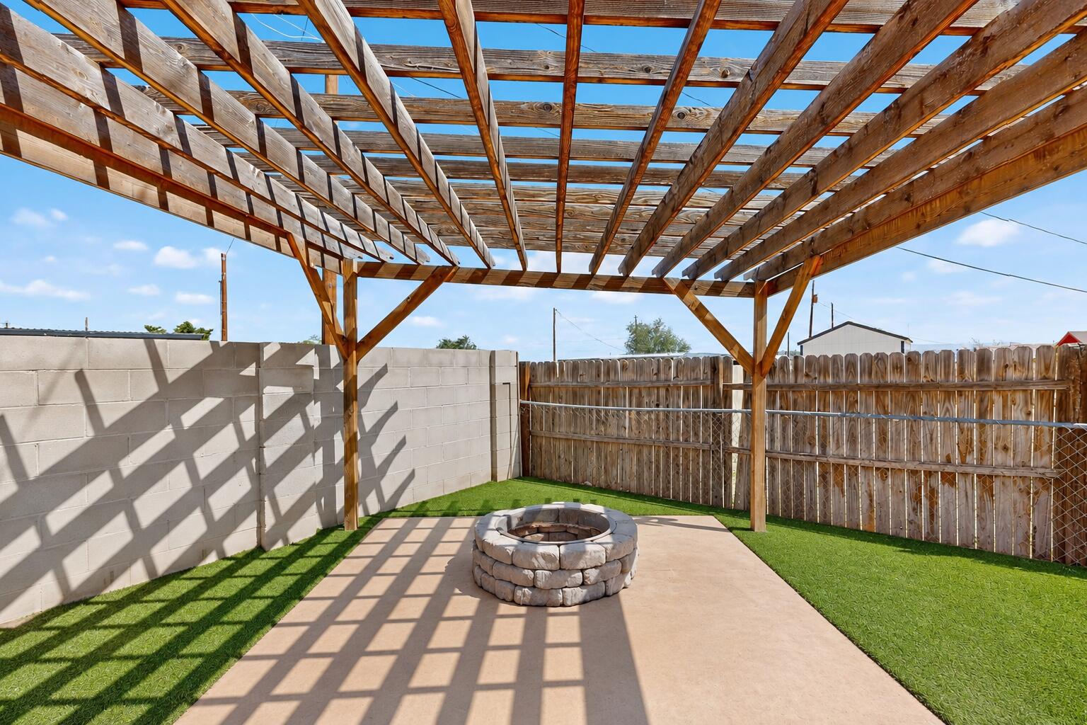 Photo 8 — 1207 Drake Street