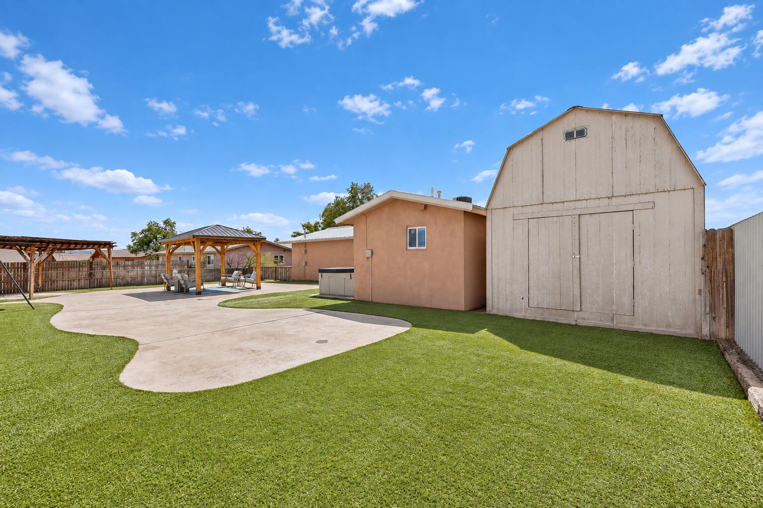 Photo 7 — 1207 Drake Street