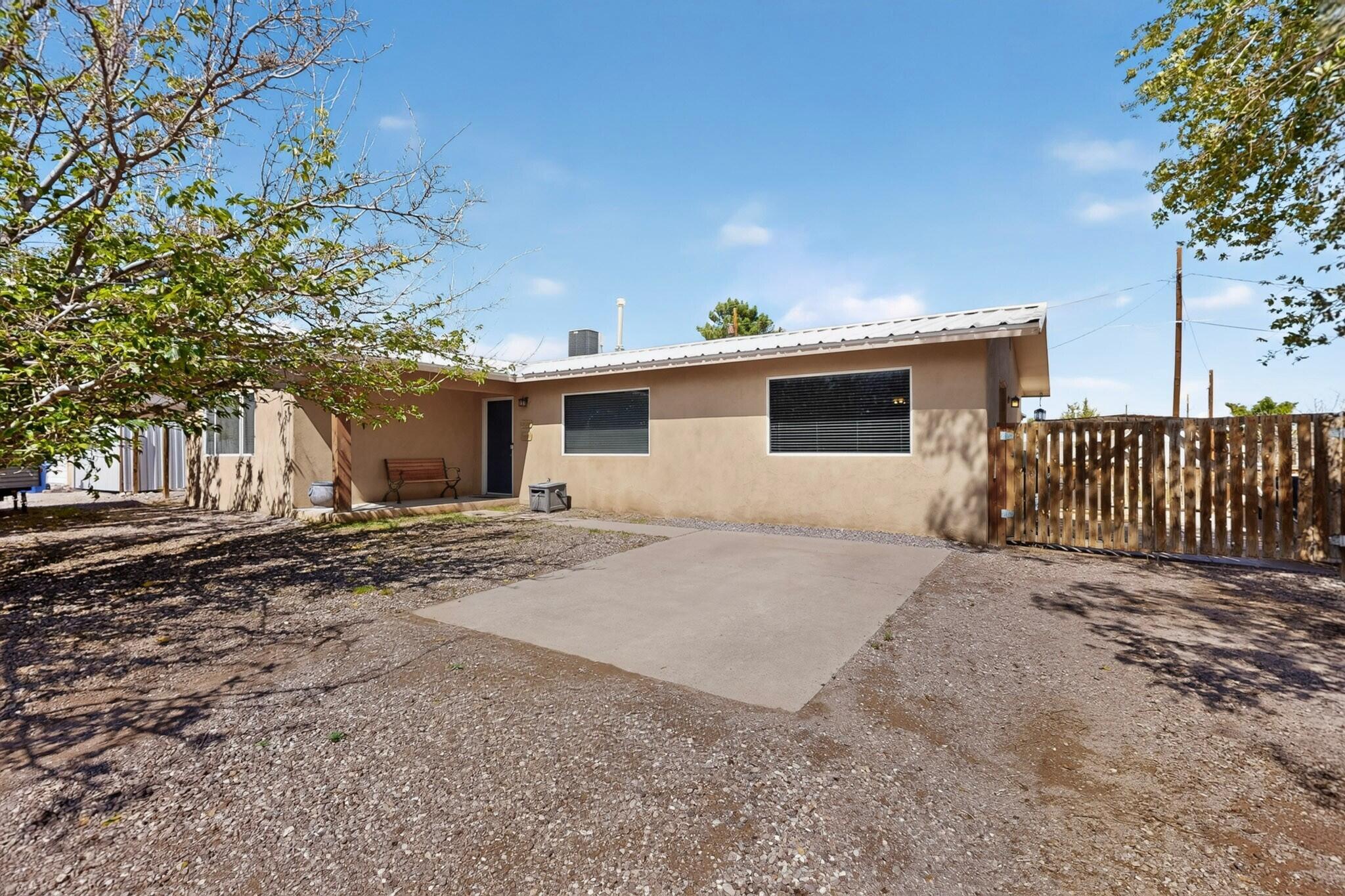 Photo 4 — 1207 Drake Street