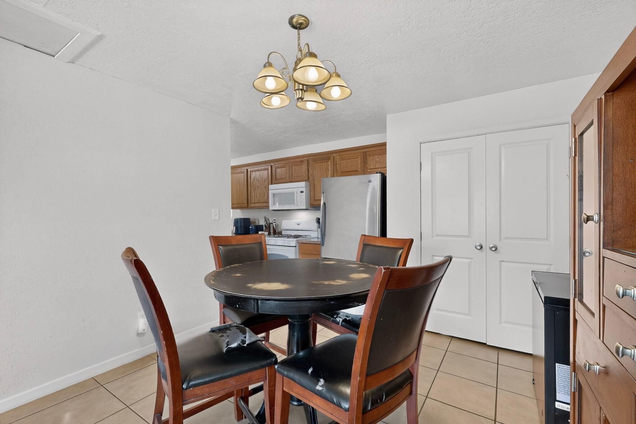 Photo 18 — 1207 Drake Street