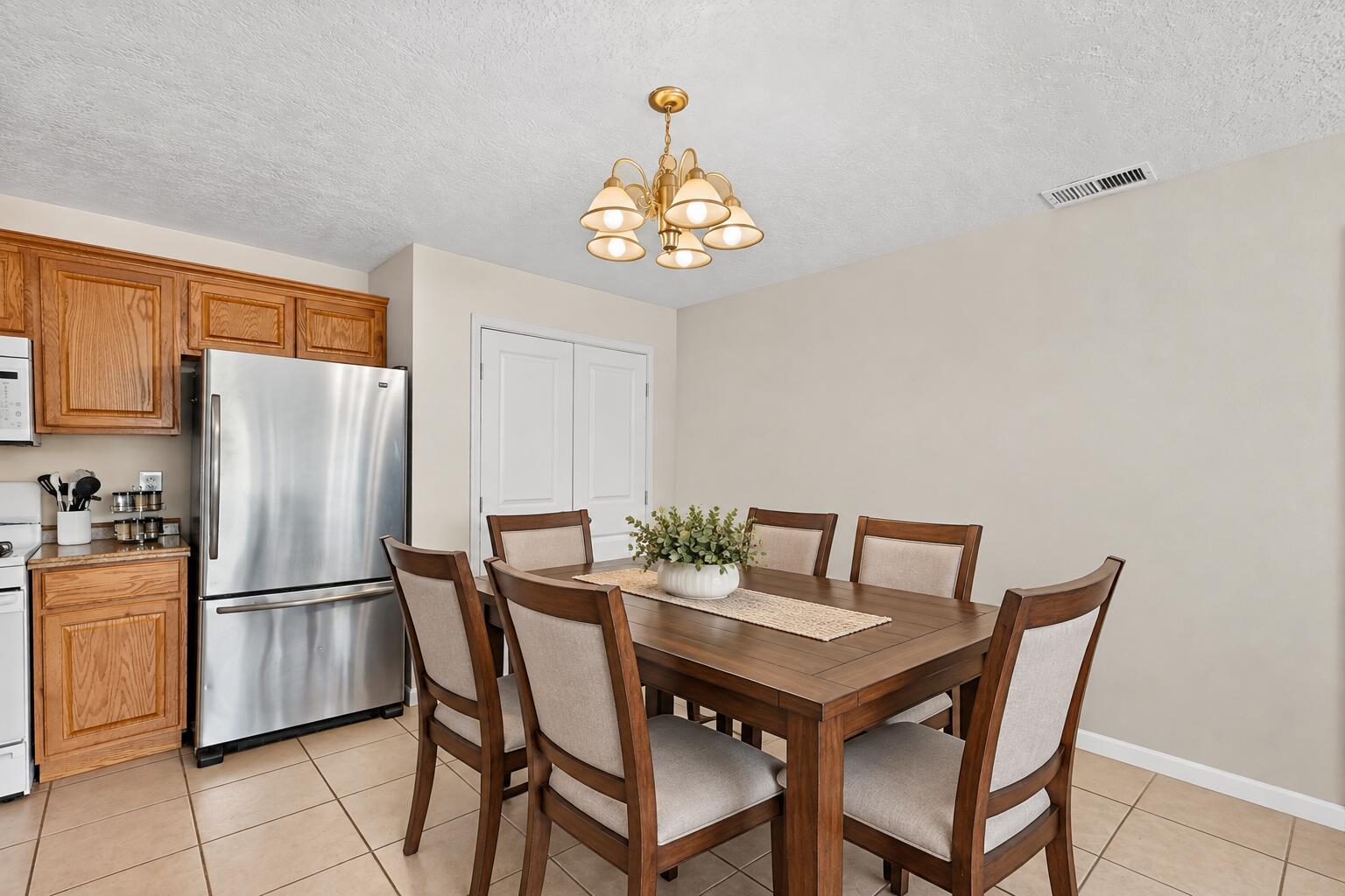 Photo 20 — 1207 Drake Street