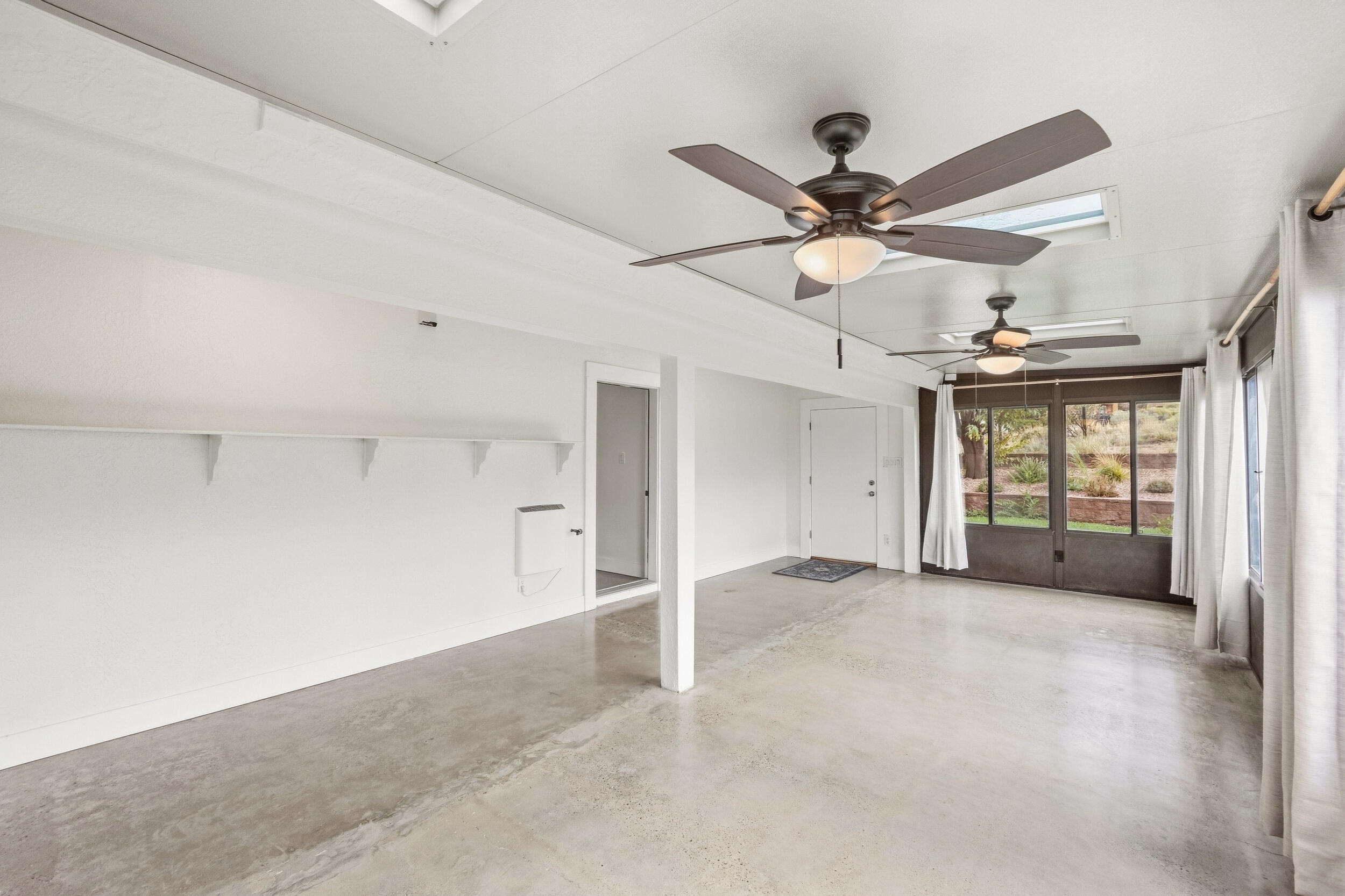 Photo 4 — 12501 Oakland Avenue NE