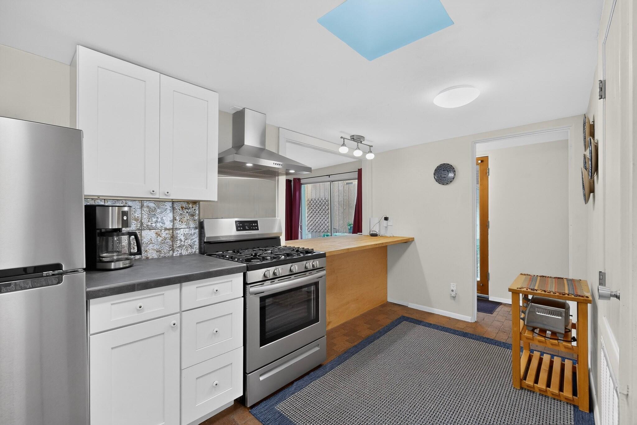 Photo 10 — 314 12th Street NW