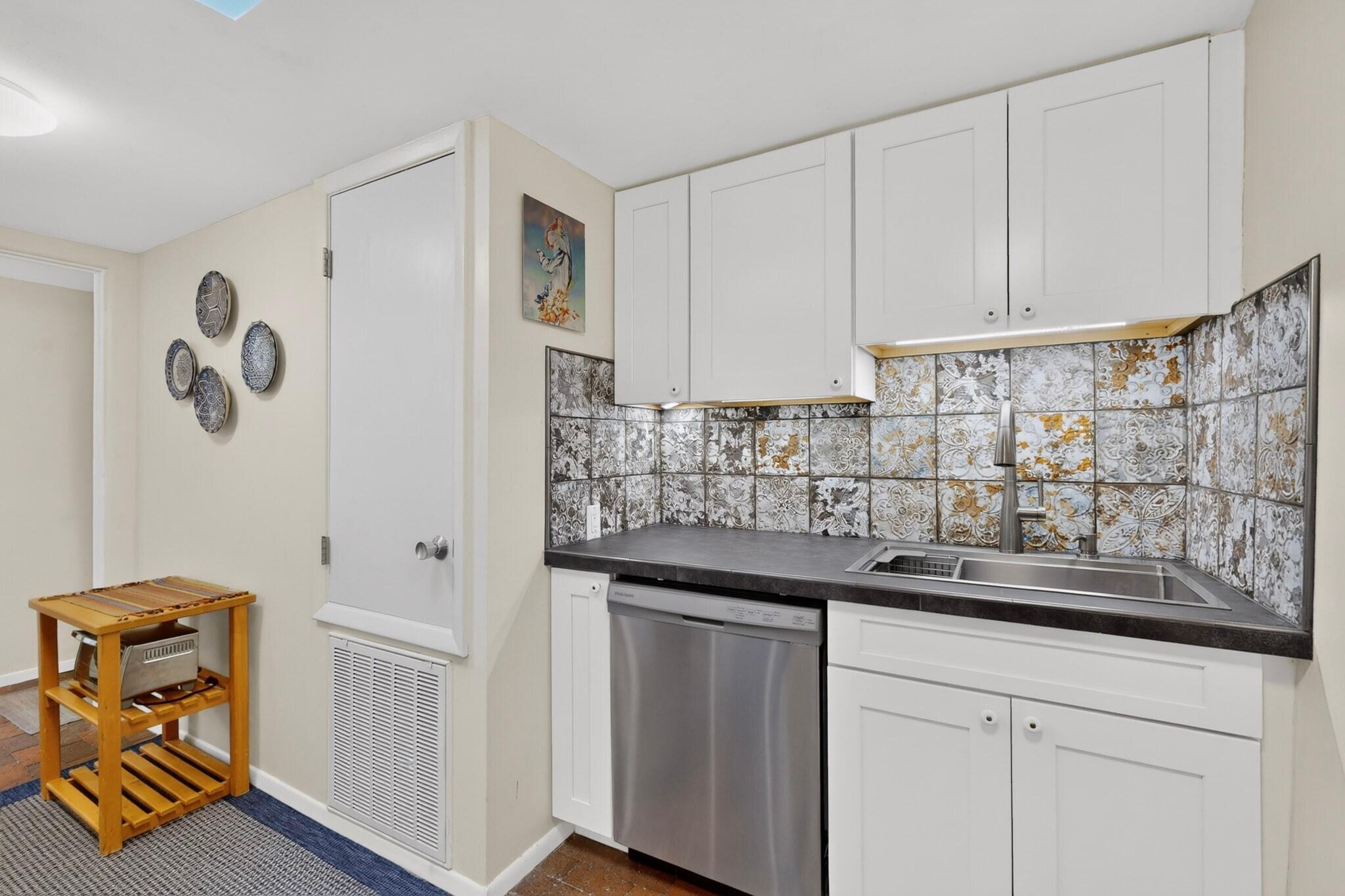Photo 11 — 314 12th Street NW