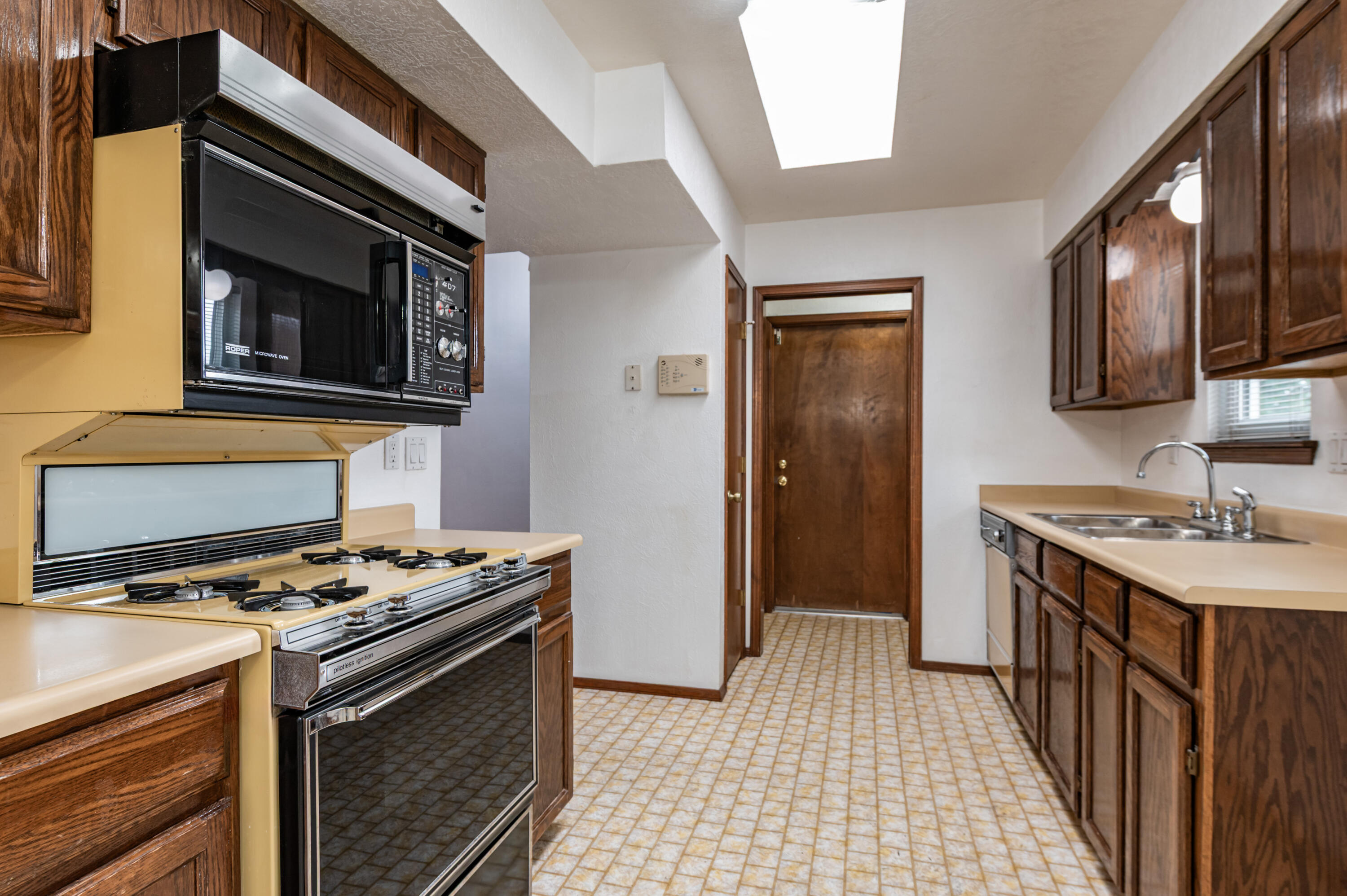 Photo 17 — 13109 Summer Place NE