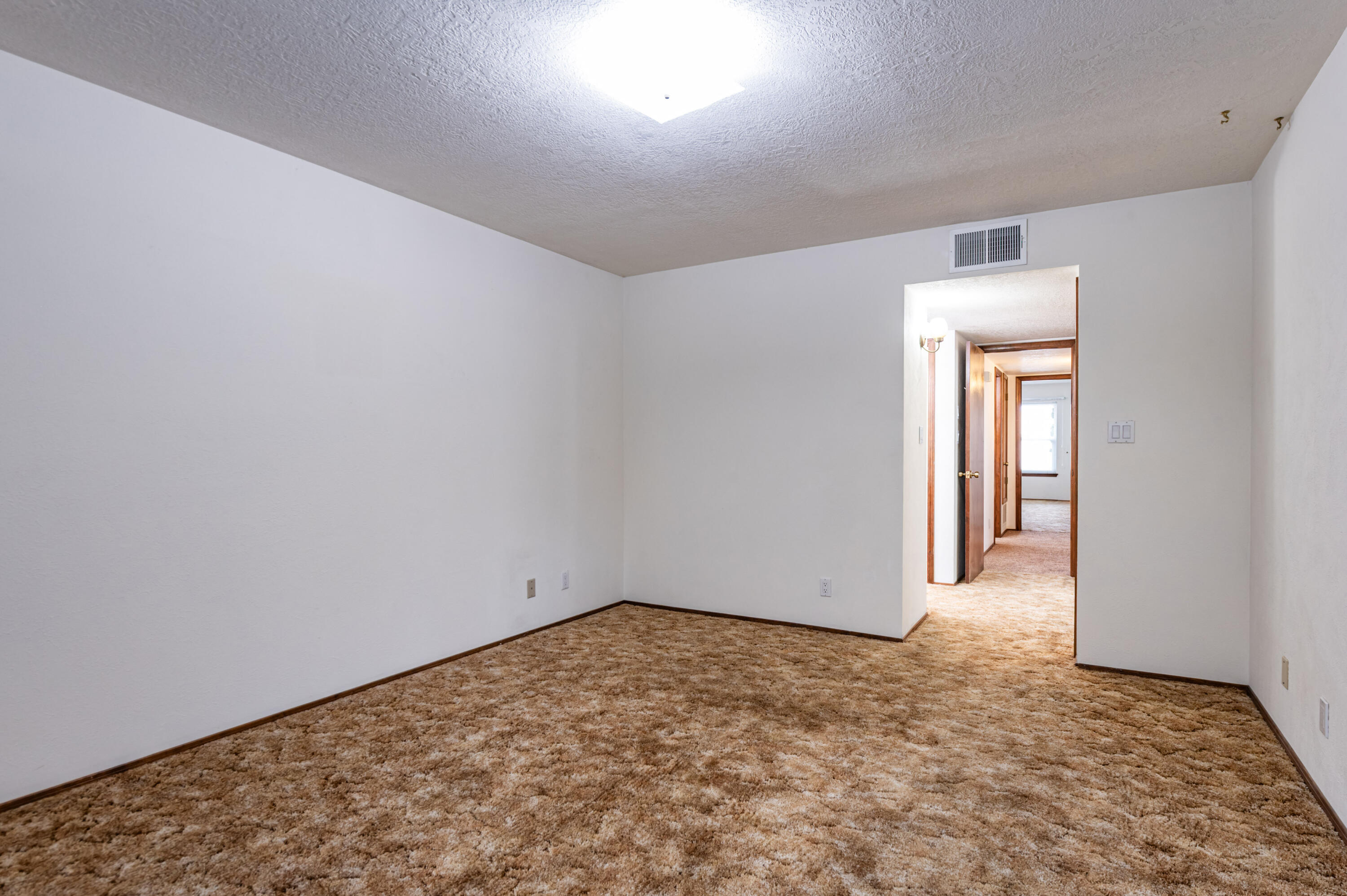 Photo 4 — 13109 Summer Place NE