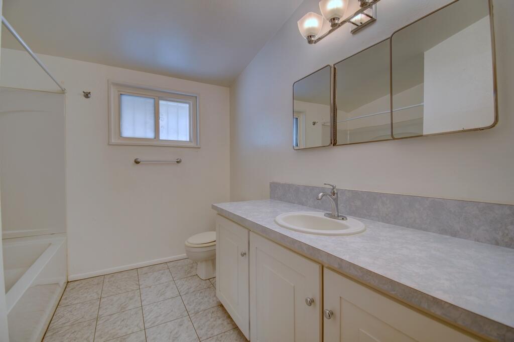 Photo 11 — 4413 Goodrich Avenue NE