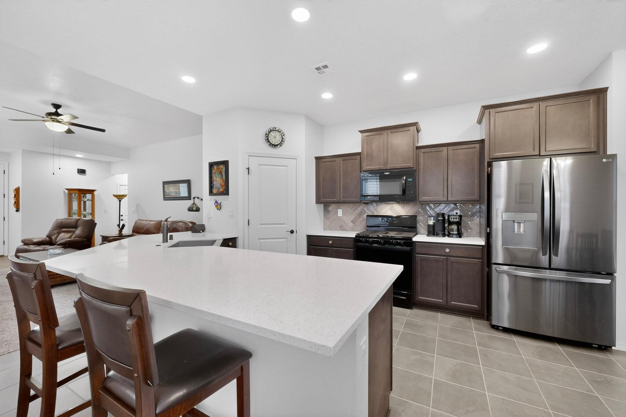 Photo 17 — 4989 Findley Street SW