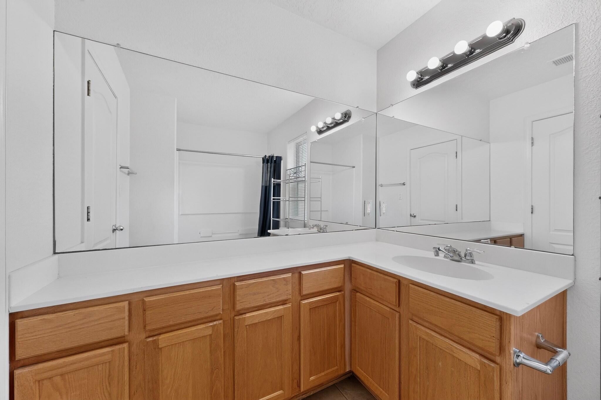 Photo 16 — 709 Los Viejos Drive SW