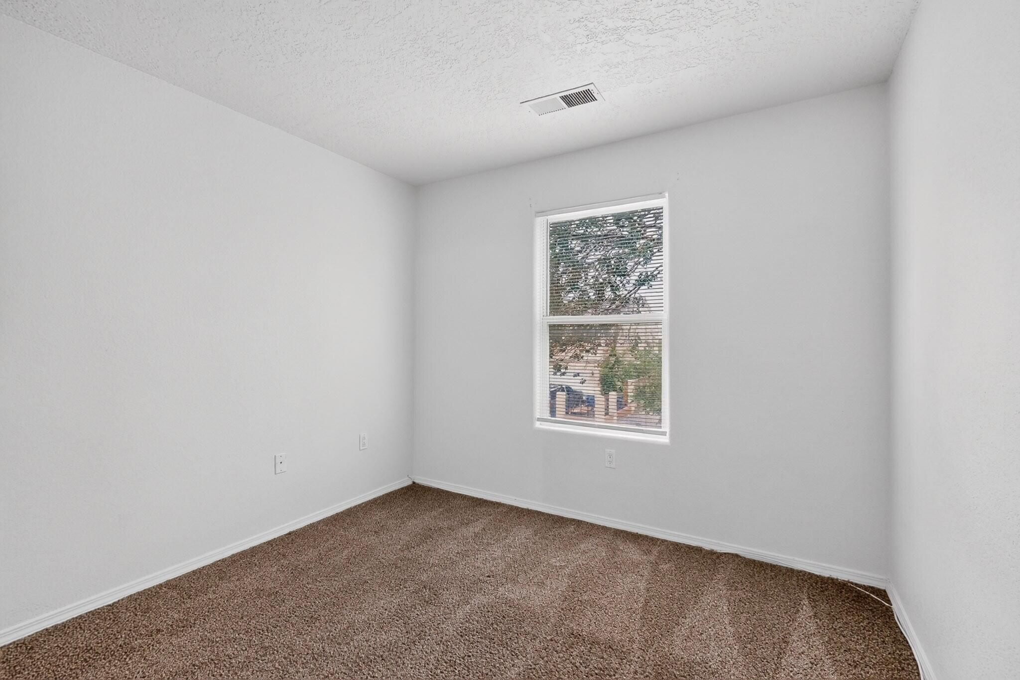 Photo 19 — 709 Los Viejos Drive SW
