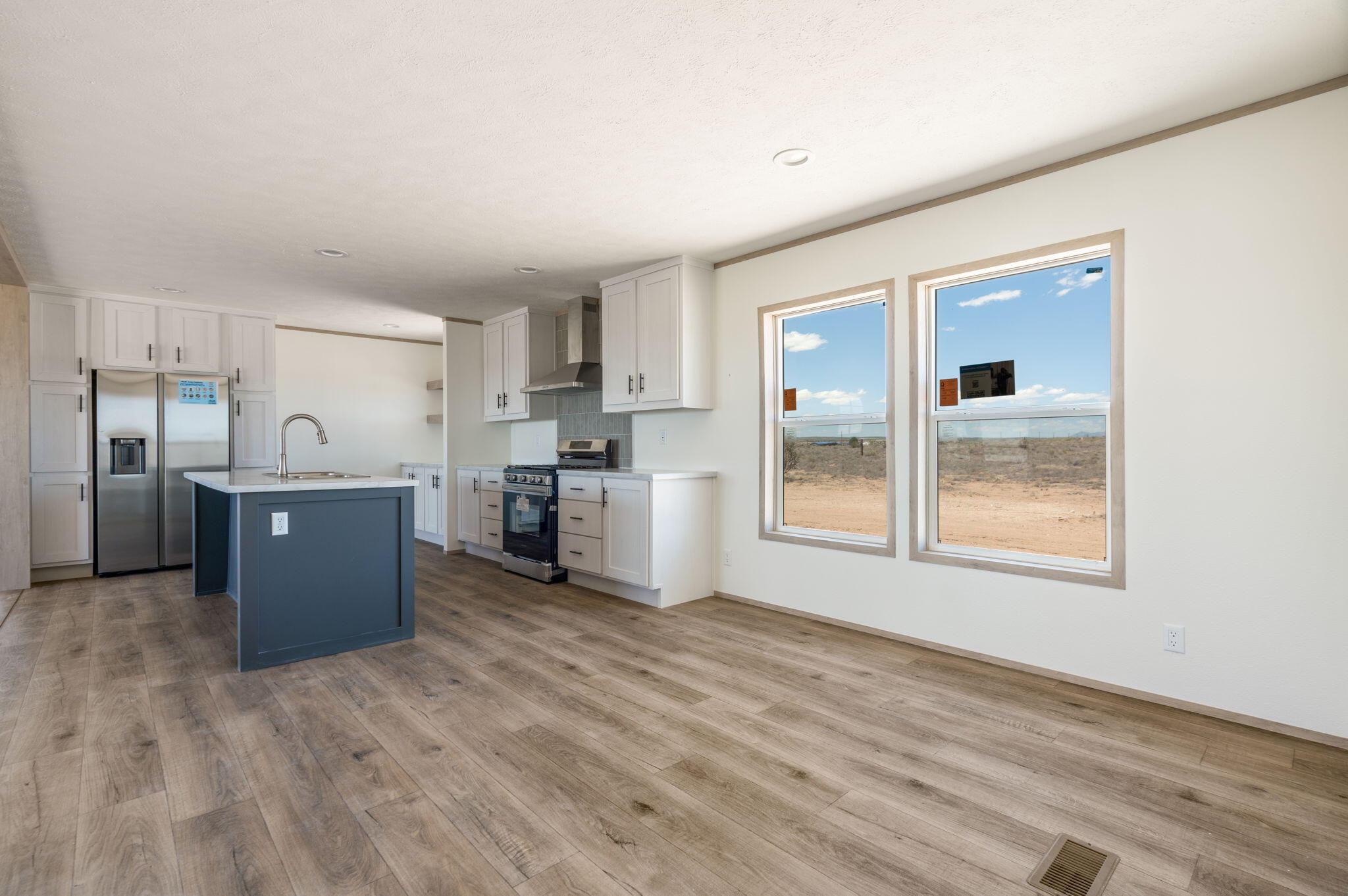 Photo 5 — 45 10TH Avenue NE