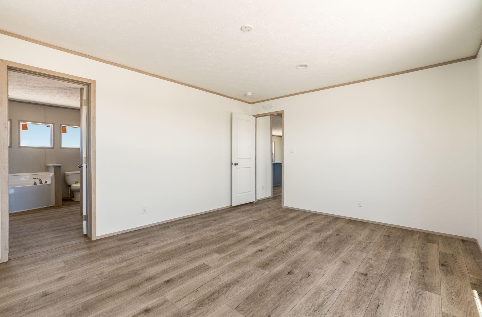 Photo 11 — 45 10TH Avenue NE