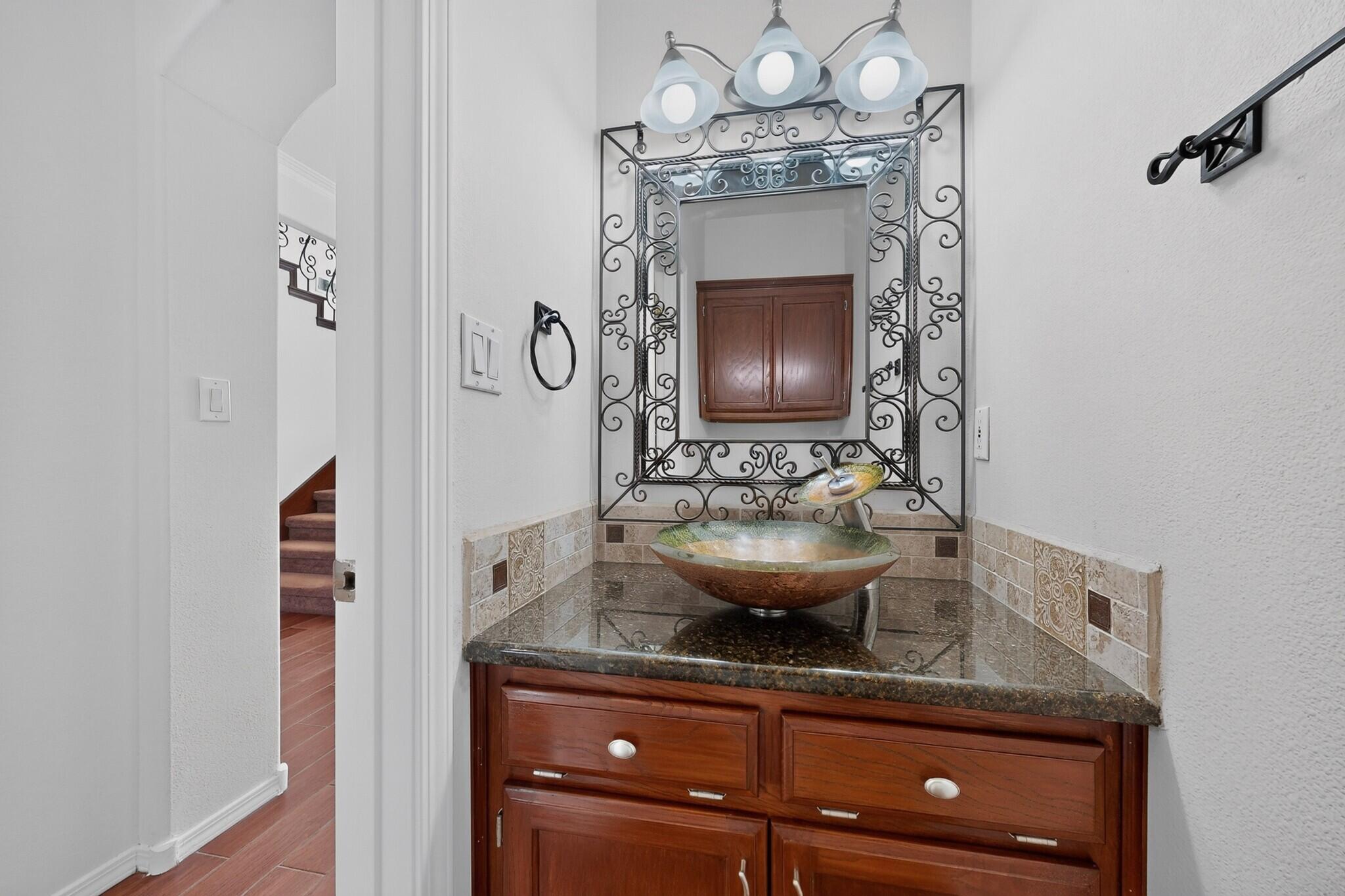Photo 2 — 5715 La Colonia Drive NW