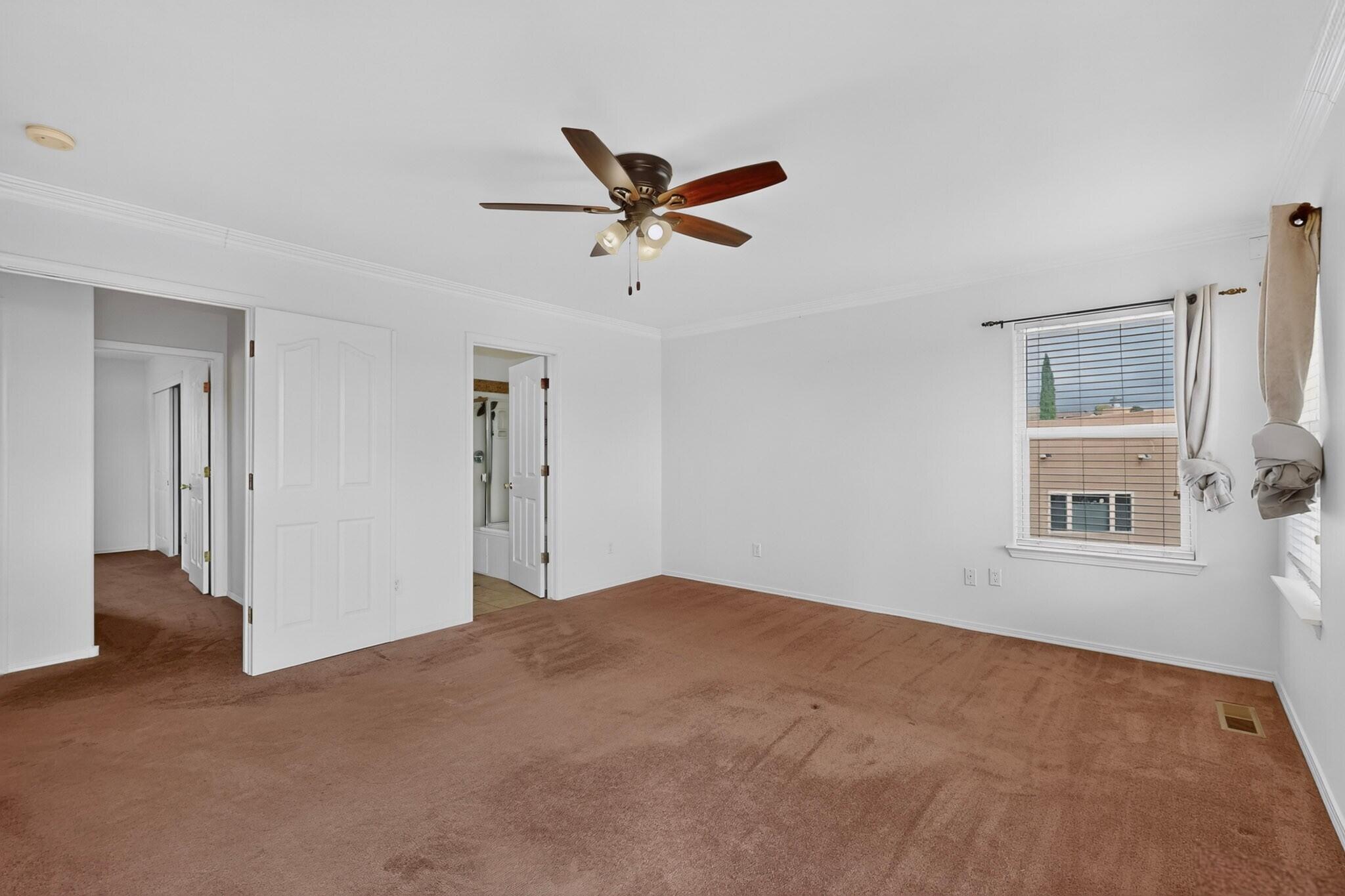 Photo 4 — 5715 La Colonia Drive NW