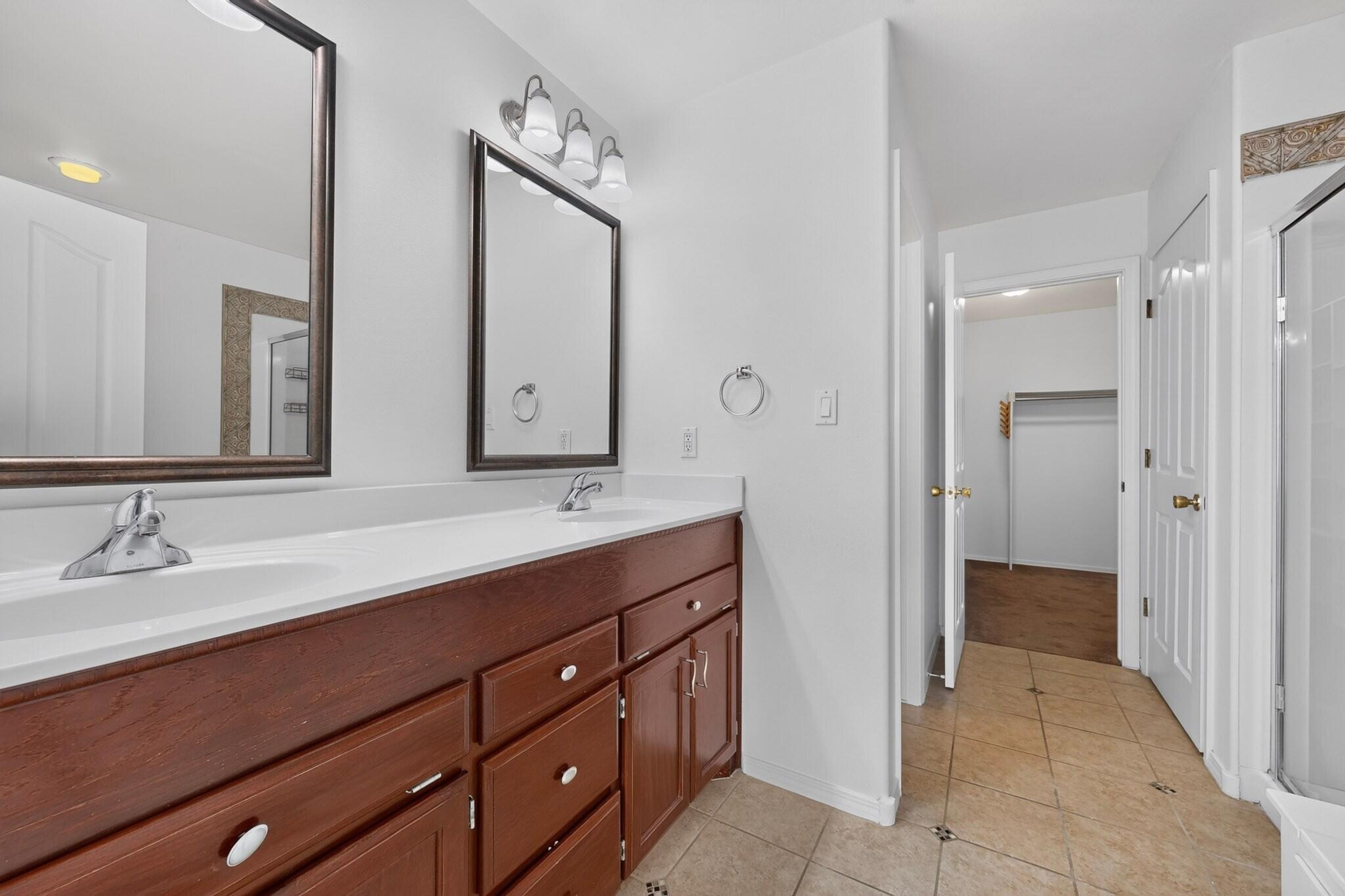 Photo 6 — 5715 La Colonia Drive NW