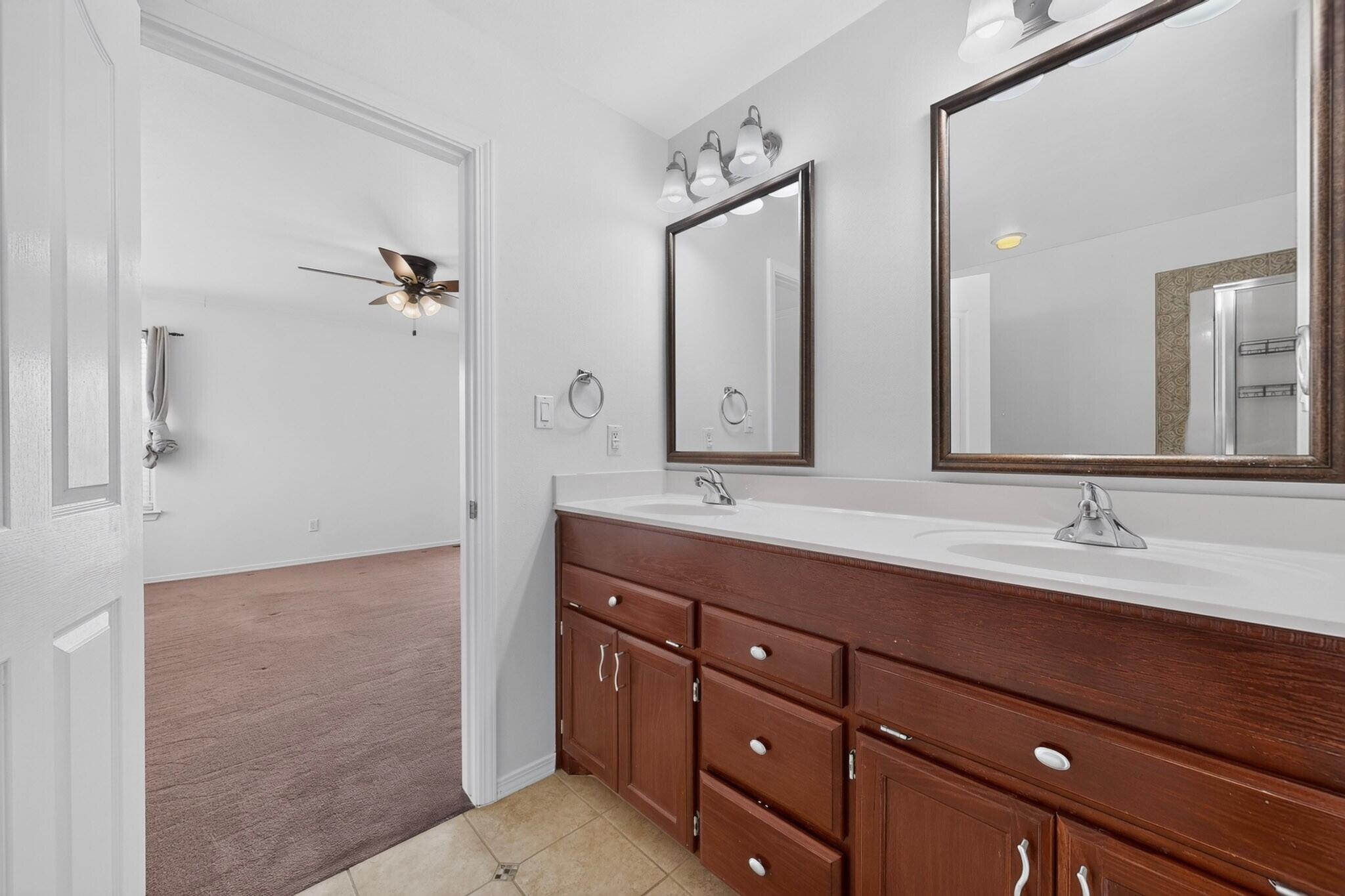 Photo 7 — 5715 La Colonia Drive NW