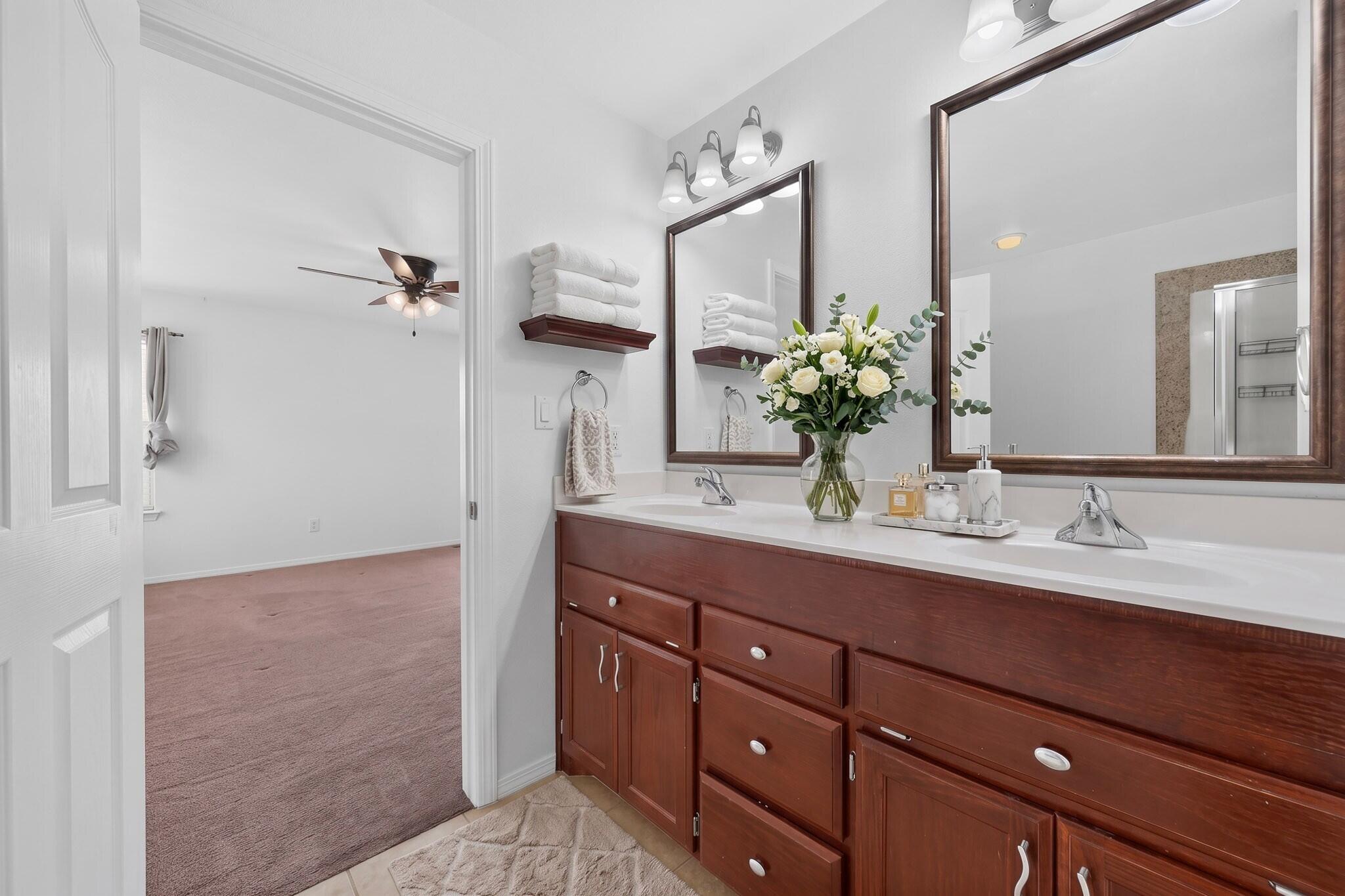 Photo 8 — 5715 La Colonia Drive NW