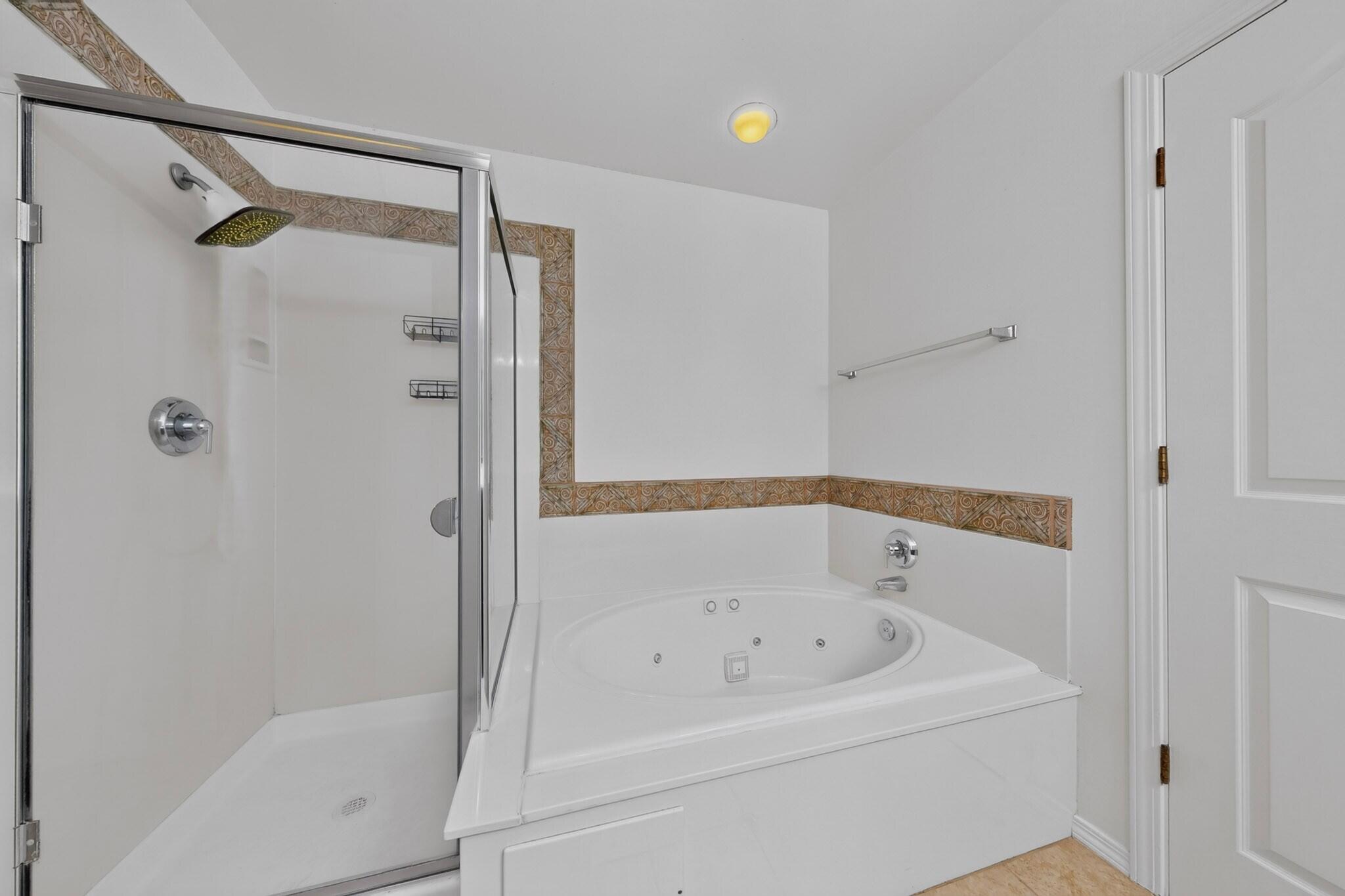 Photo 9 — 5715 La Colonia Drive NW