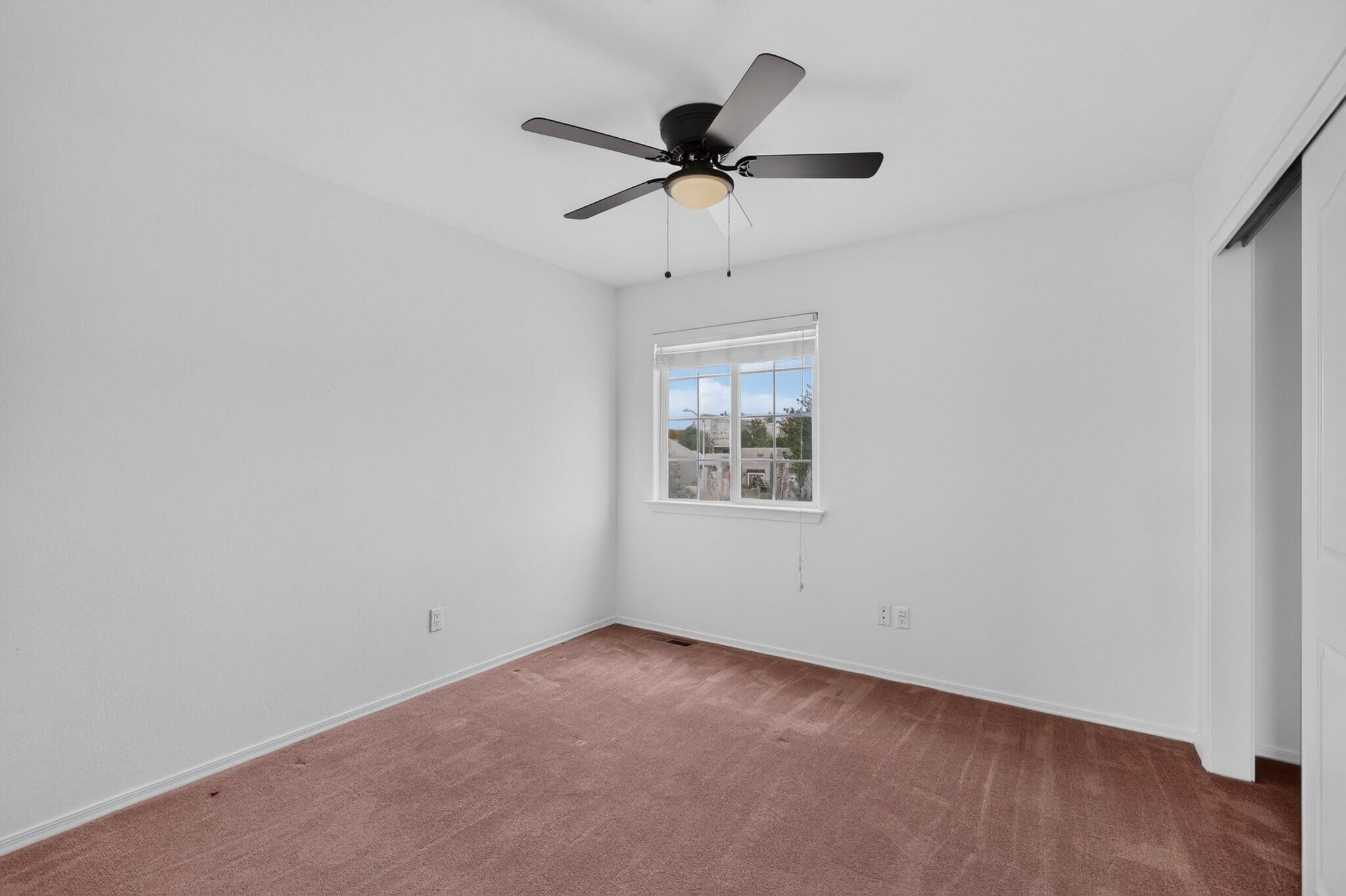 Photo 10 — 5715 La Colonia Drive NW