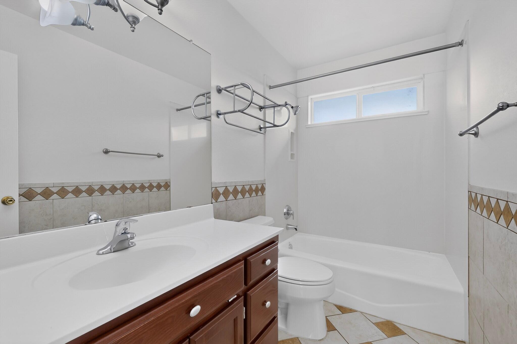 Photo 12 — 5715 La Colonia Drive NW