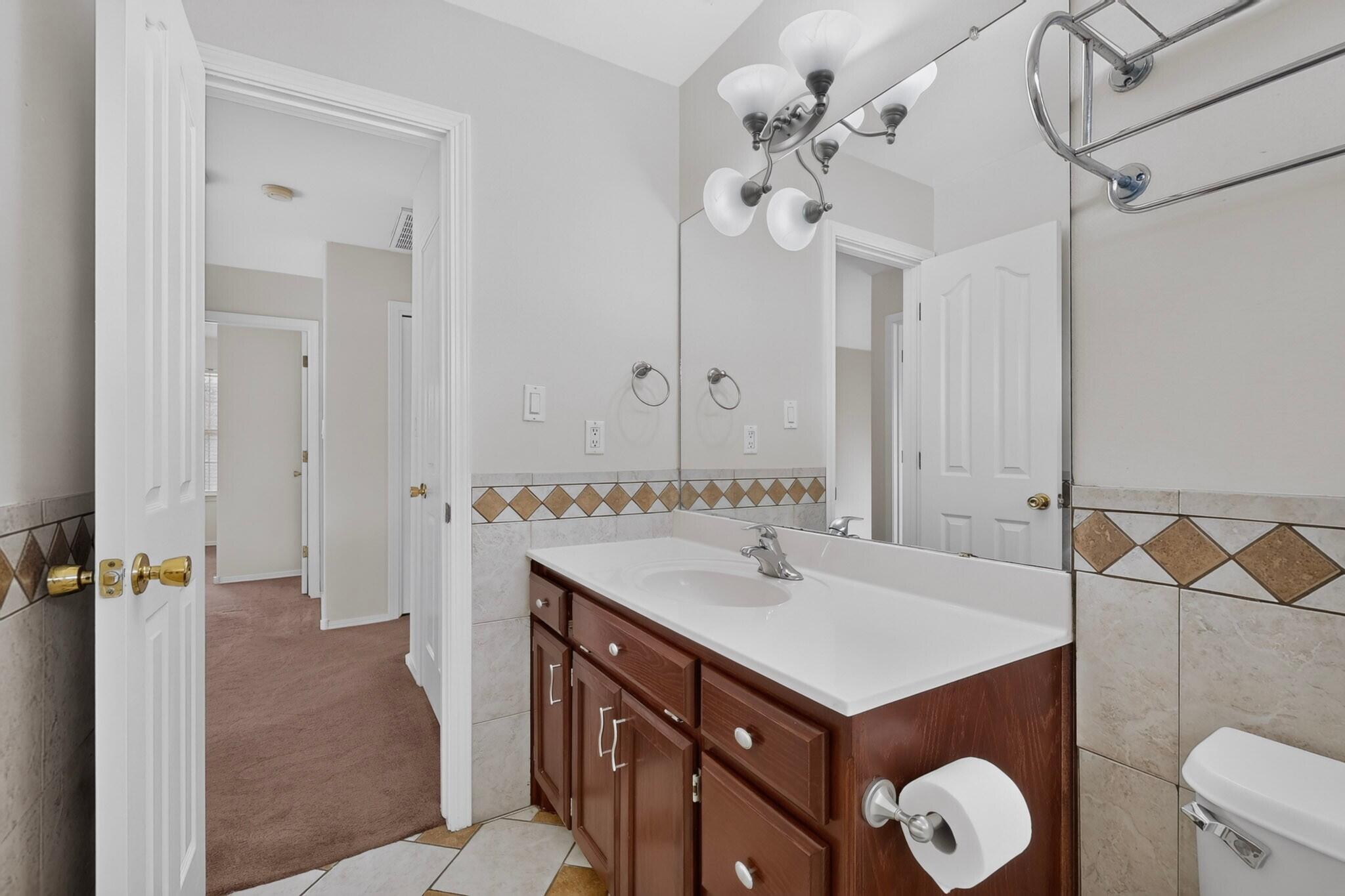 Photo 13 — 5715 La Colonia Drive NW