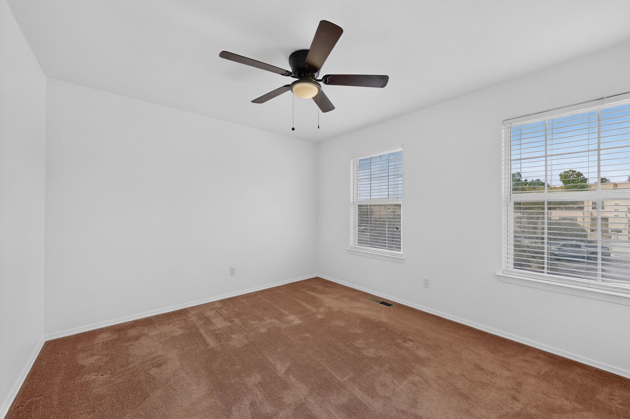 Photo 14 — 5715 La Colonia Drive NW
