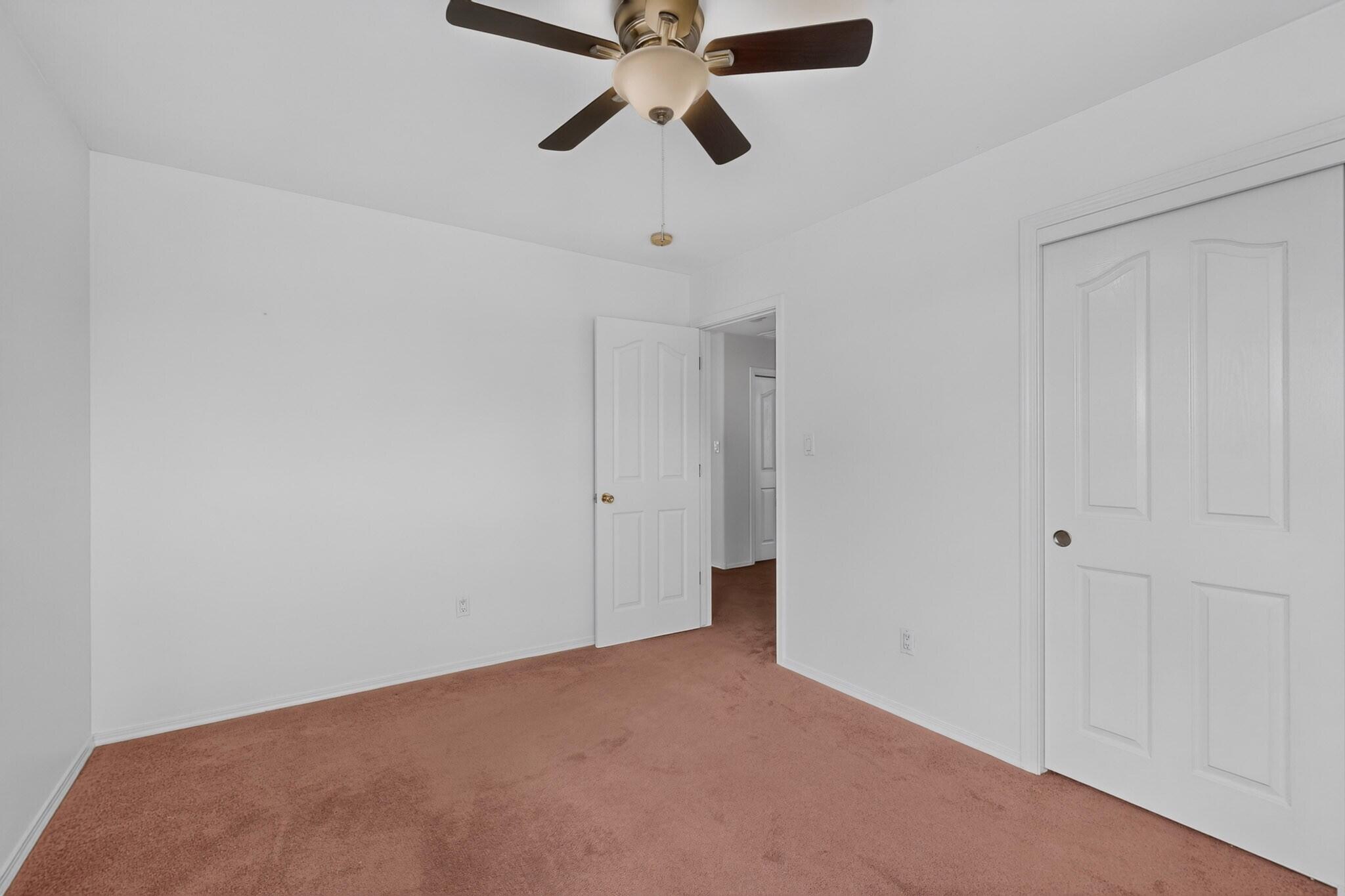 Photo 18 — 5715 La Colonia Drive NW