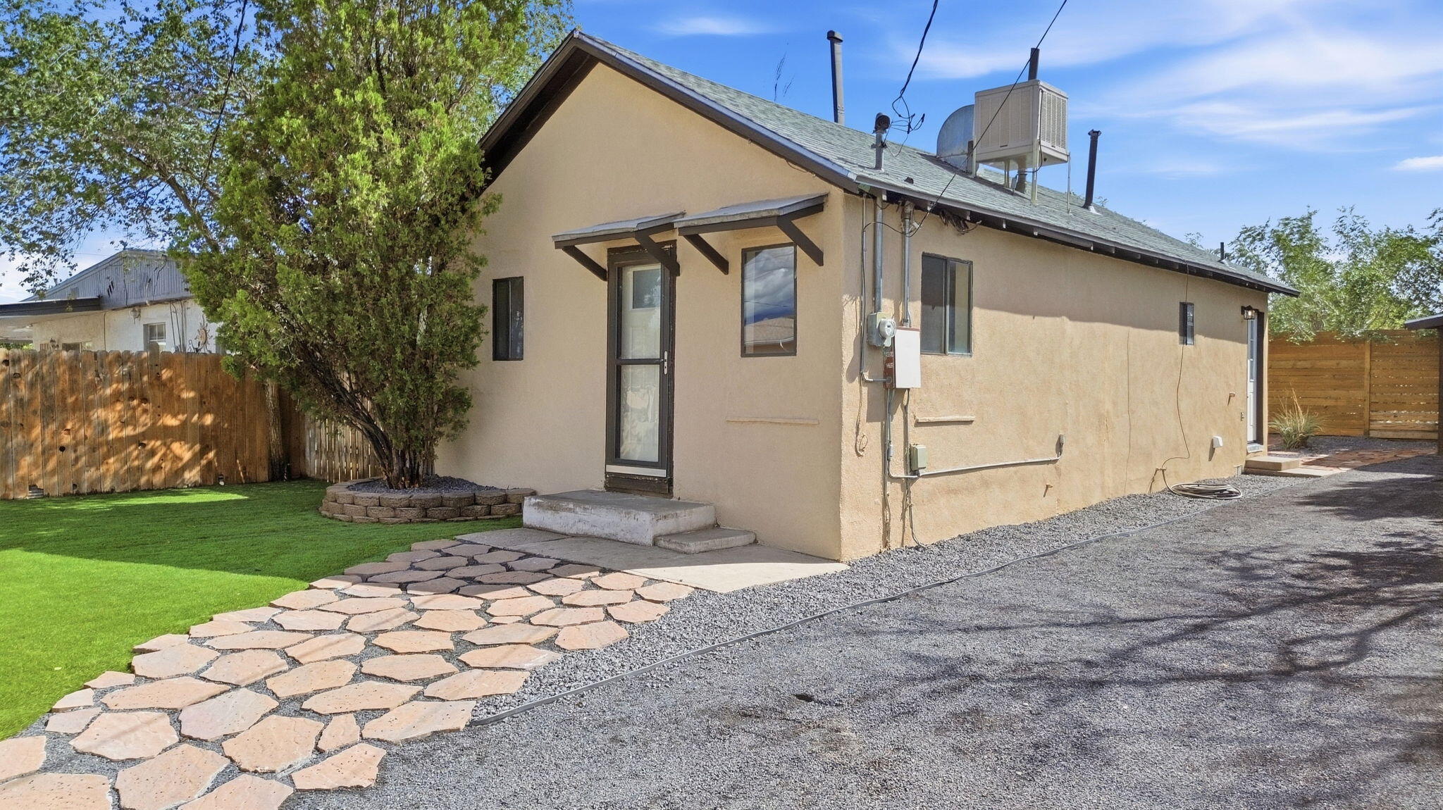 526 Apache Avenue NW