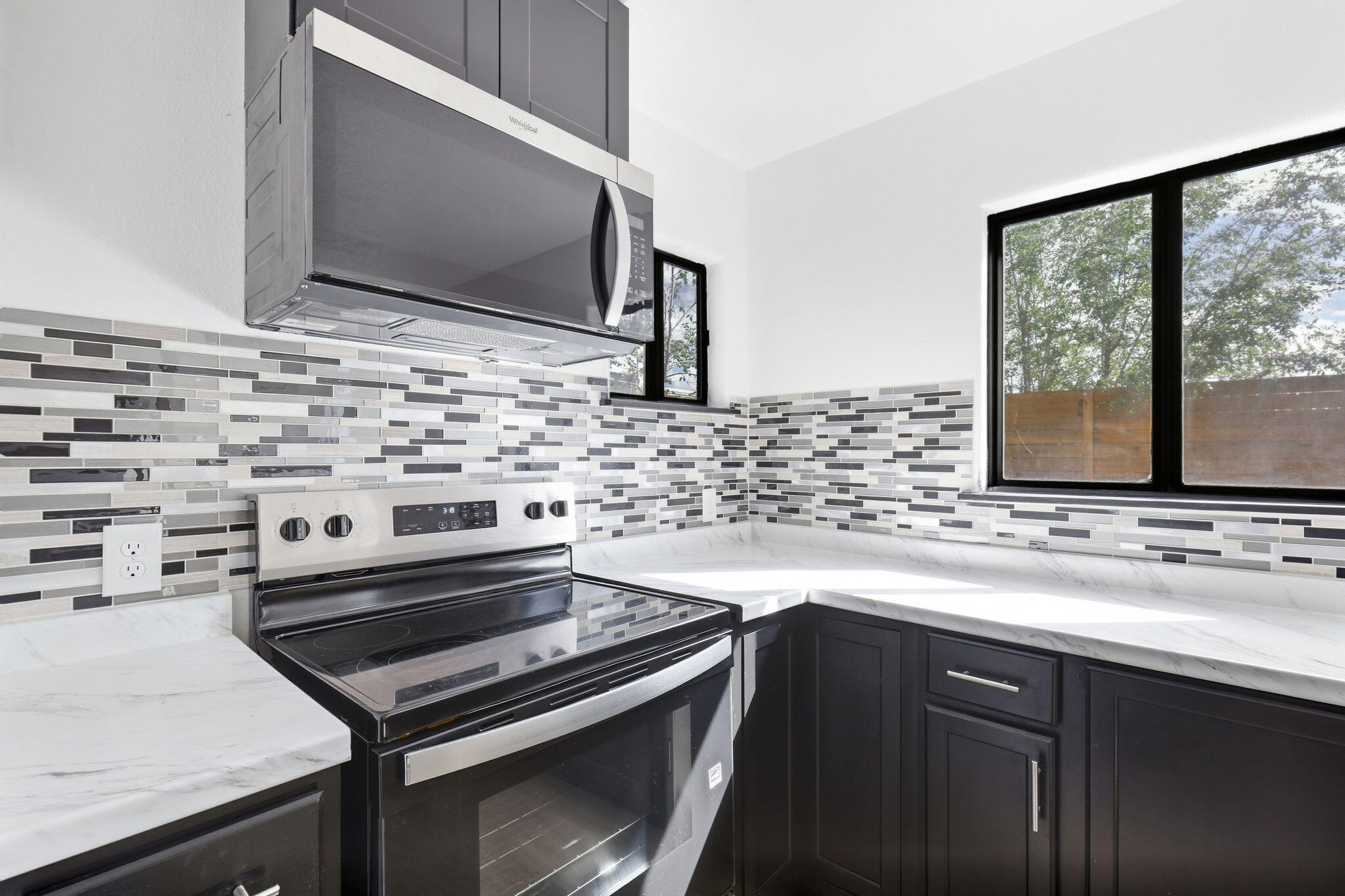 Photo 15 — 526 Apache Avenue NW