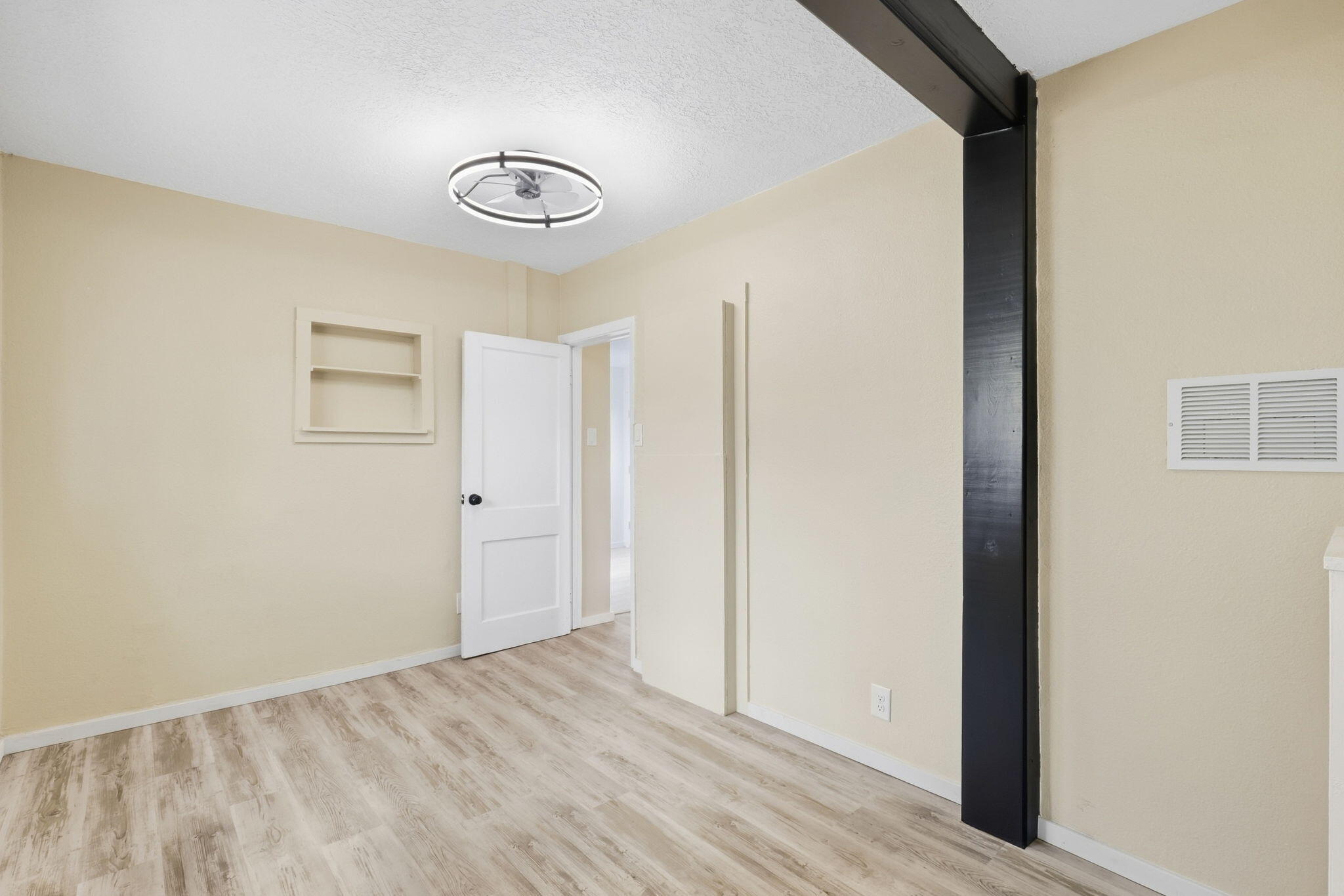 Photo 3 — 526 Apache Avenue NW