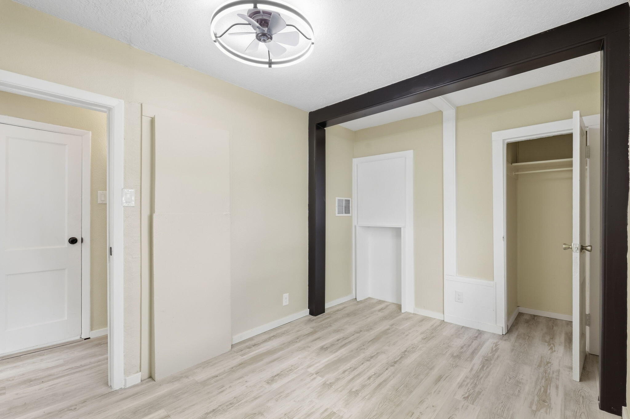 Photo 4 — 526 Apache Avenue NW