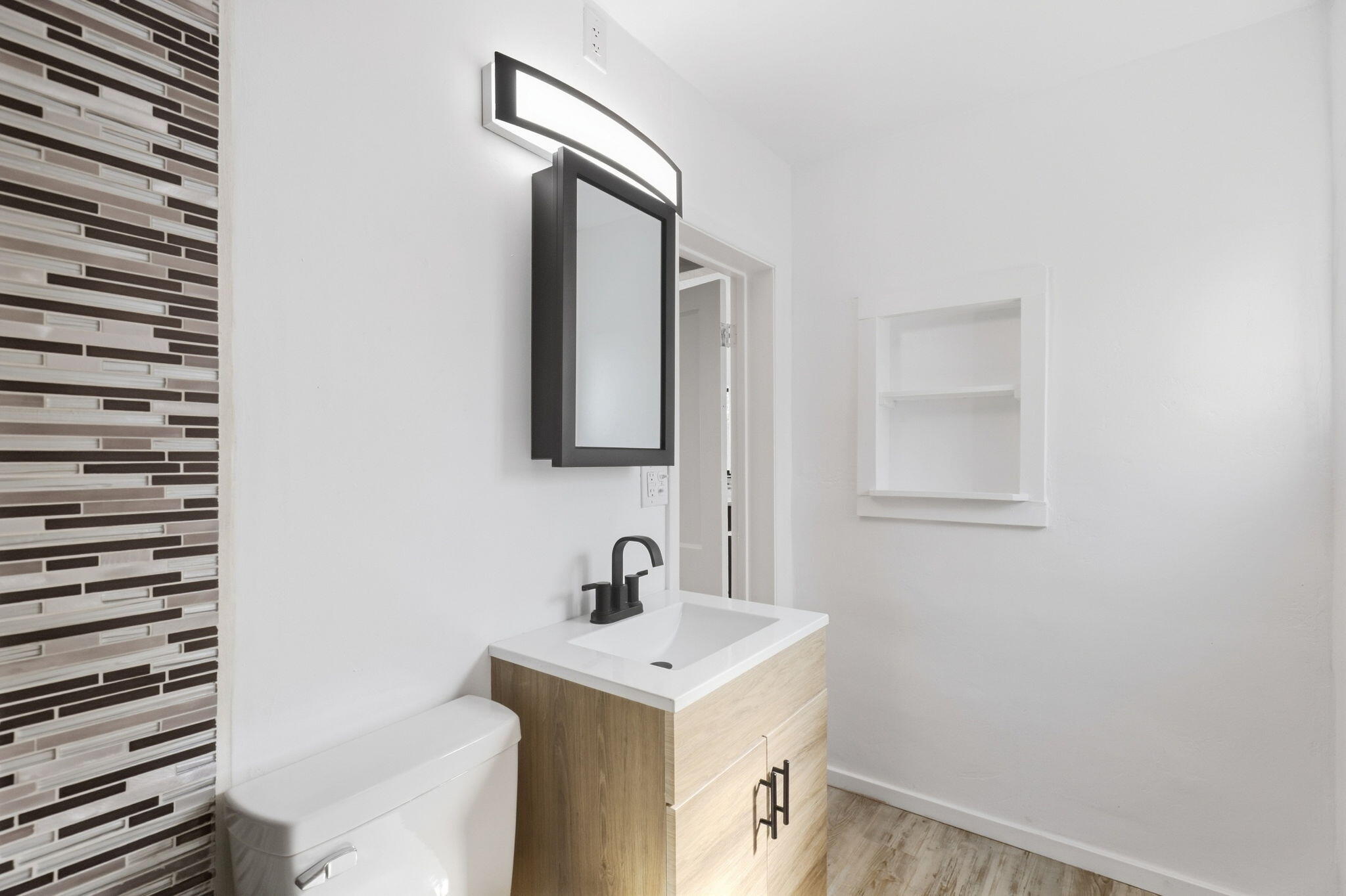 Photo 6 — 526 Apache Avenue NW