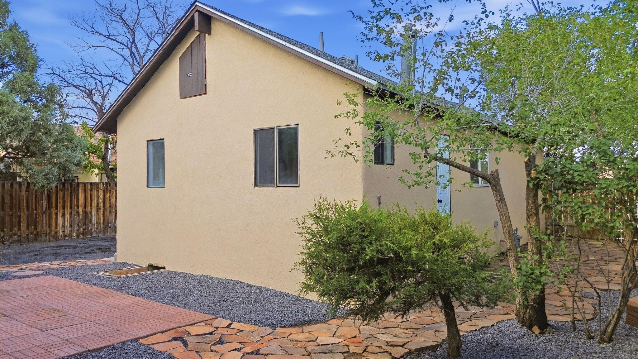 Photo 7 — 526 Apache Avenue NW