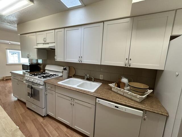 Photo 4 — 3800 Denise Court NE
