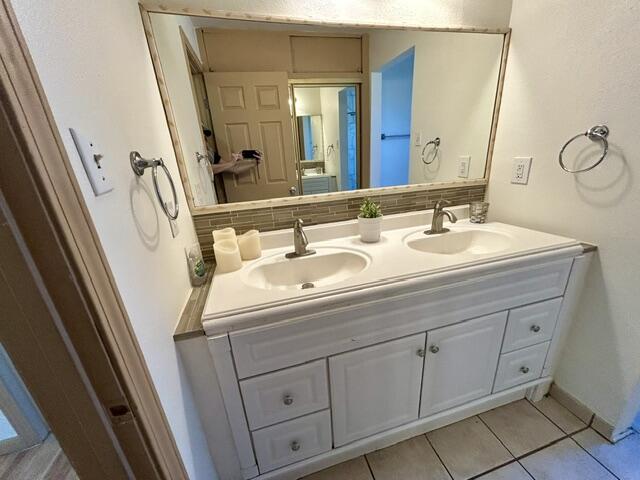Photo 10 — 3800 Denise Court NE