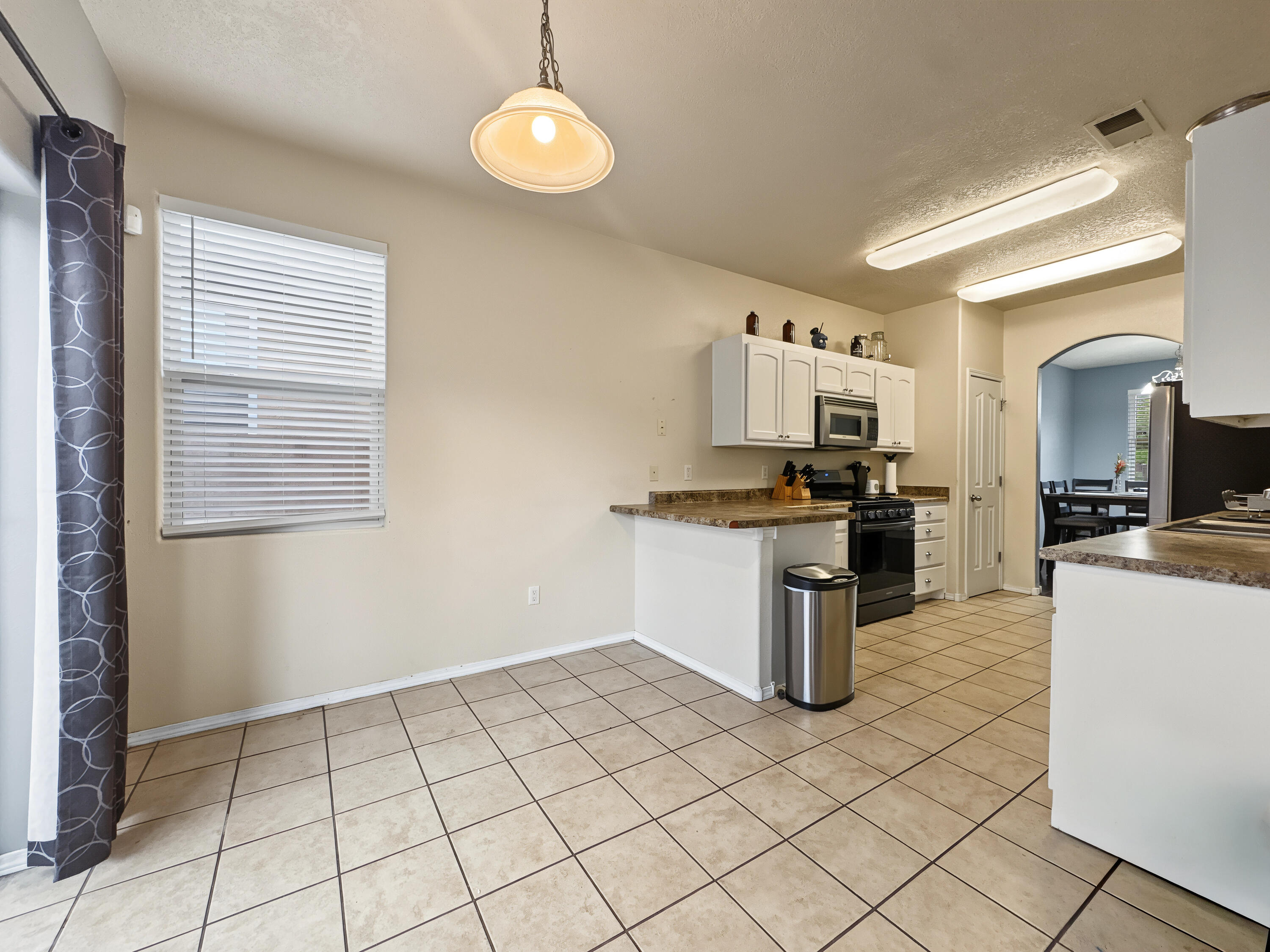 Photo 16 — 905 Molten Place NW