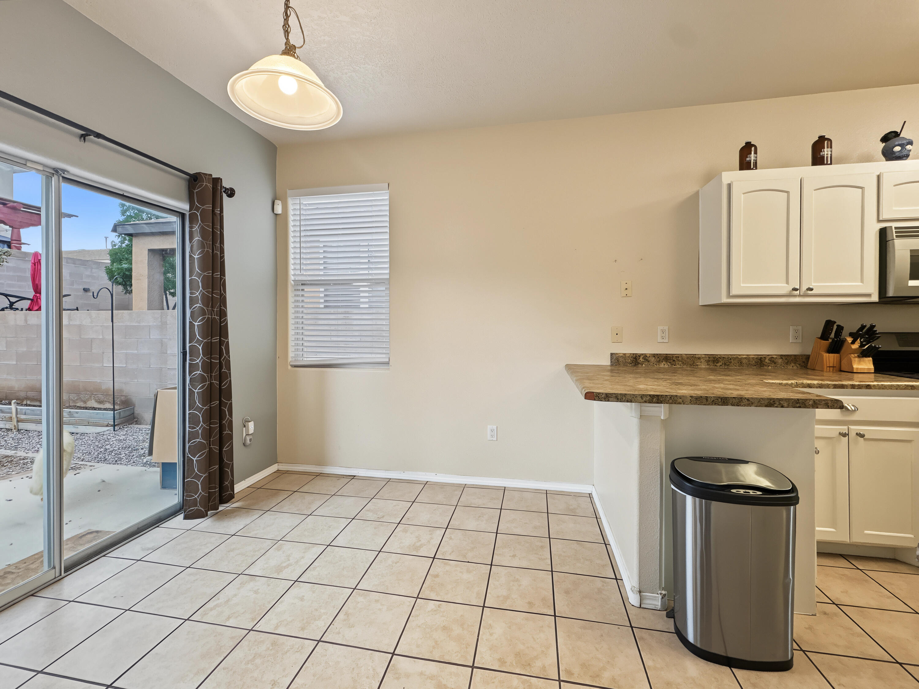 Photo 15 — 905 Molten Place NW