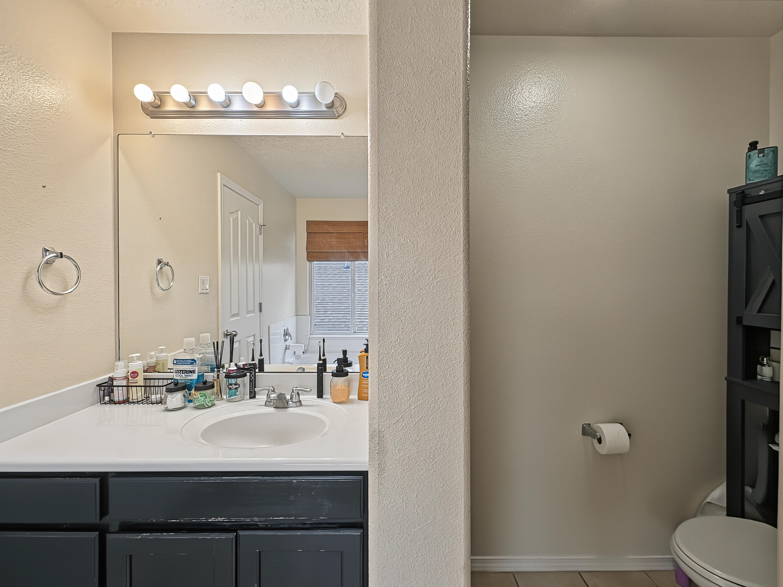 Photo 11 — 905 Molten Place NW