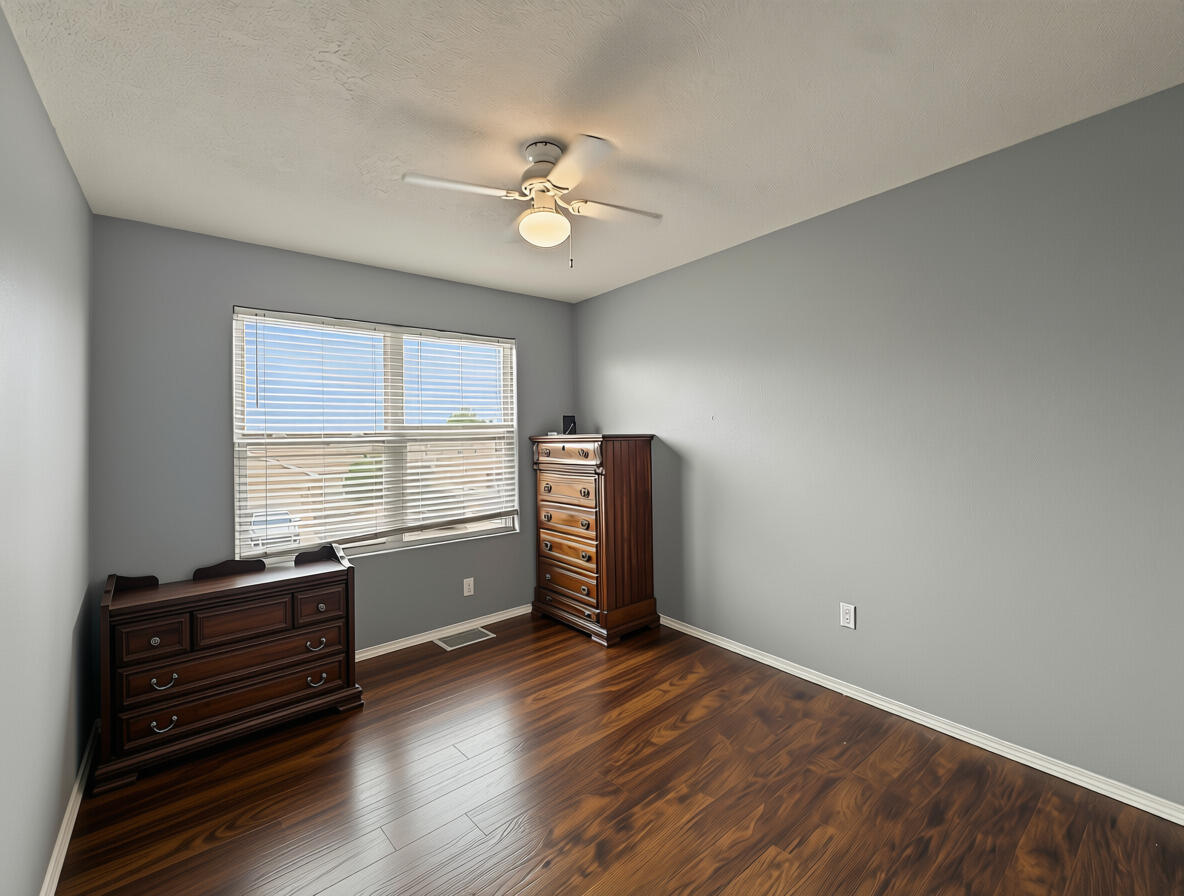 Photo 8 — 905 Molten Place NW