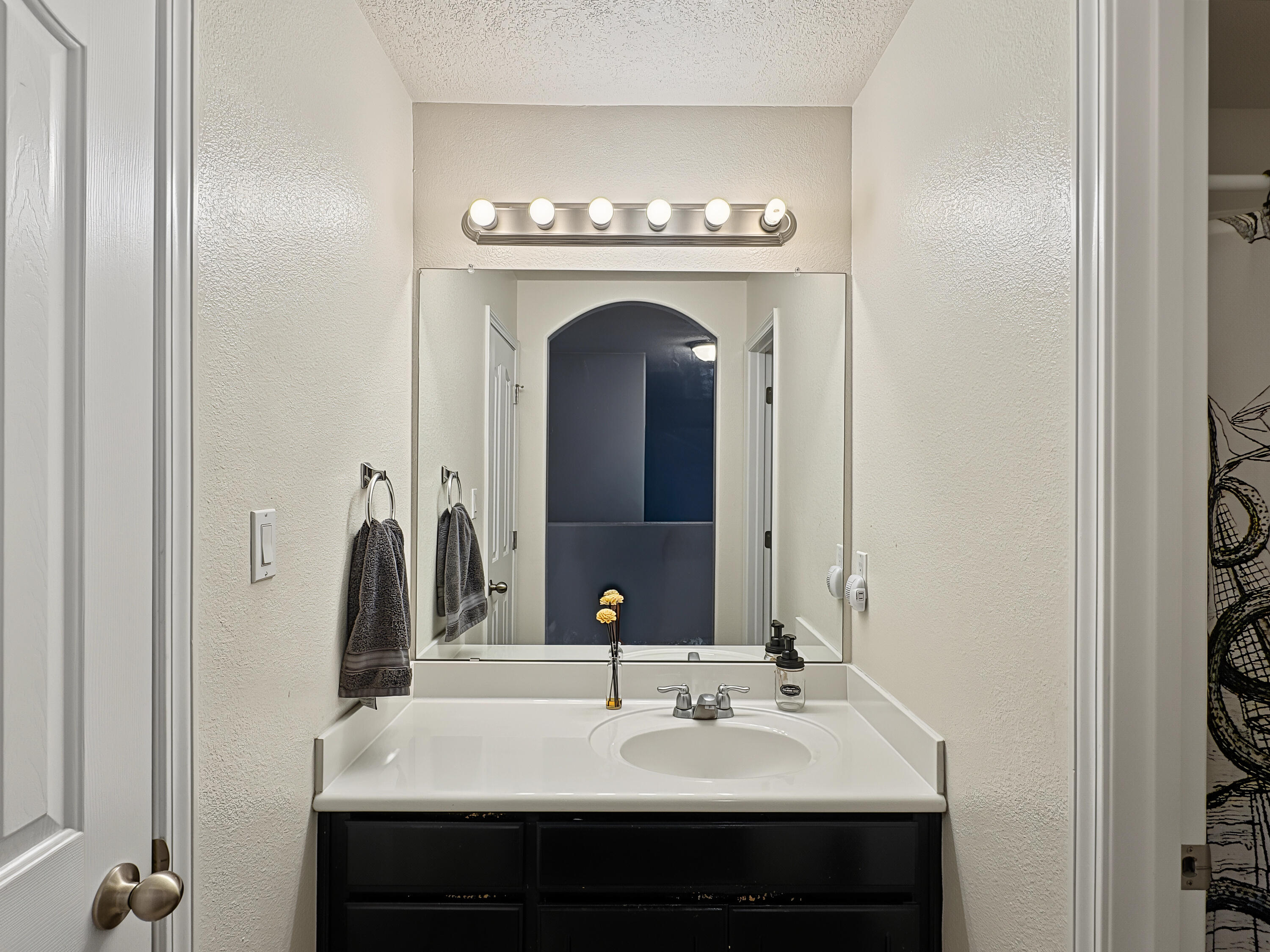 Photo 6 — 905 Molten Place NW